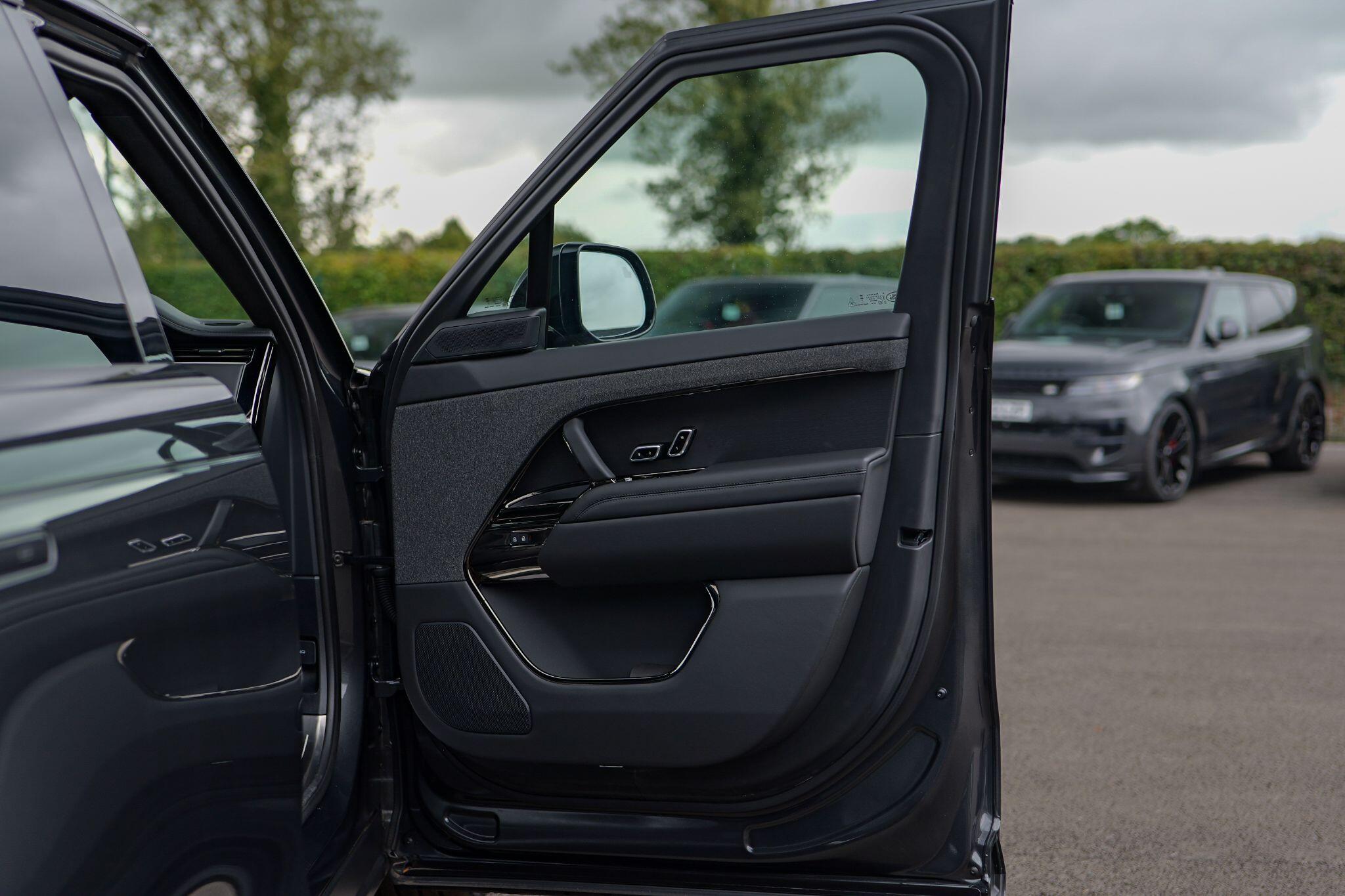 Land Rover Range Rover Sport view 30