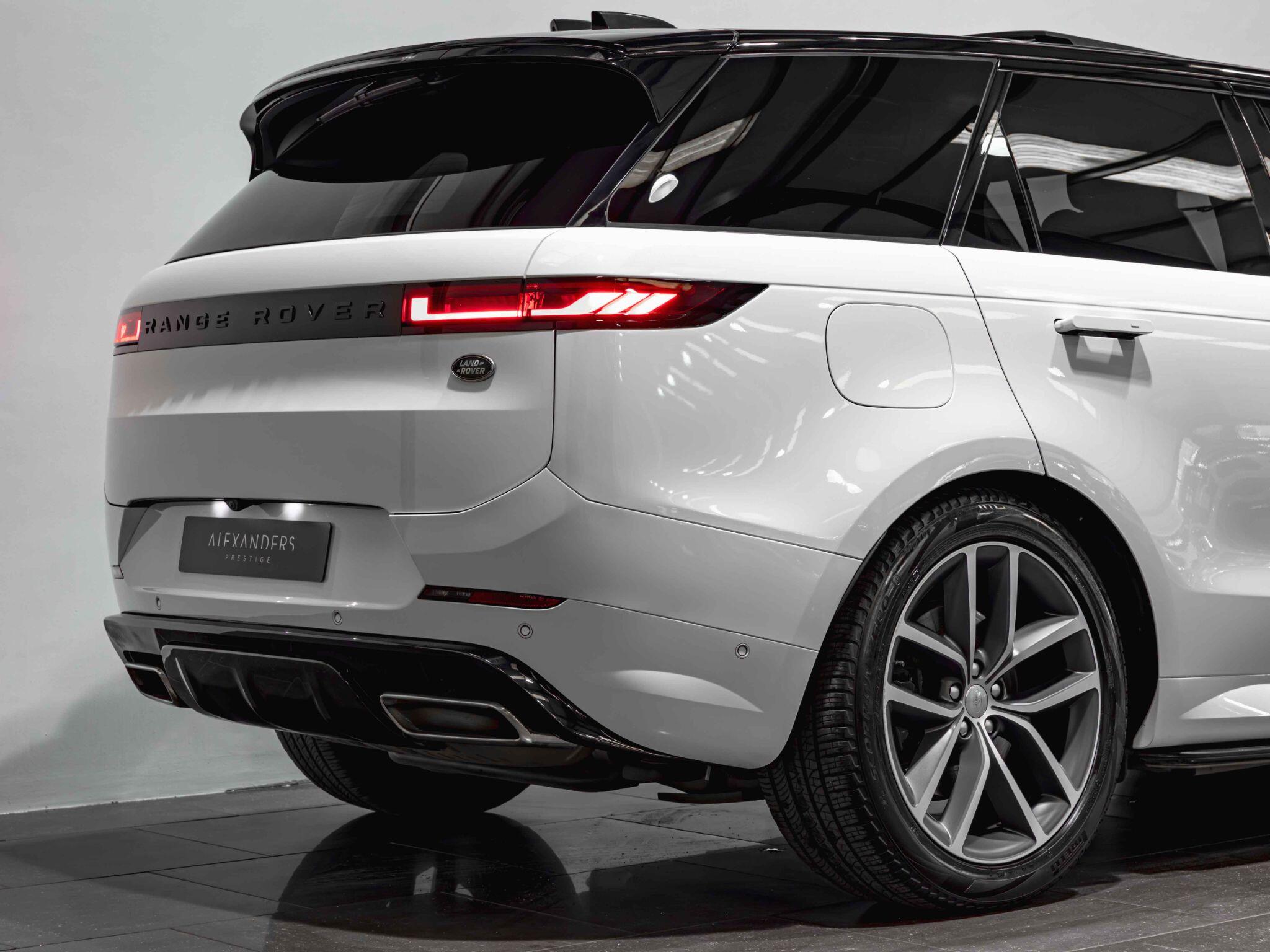 Land Rover Range Rover Sport view 13