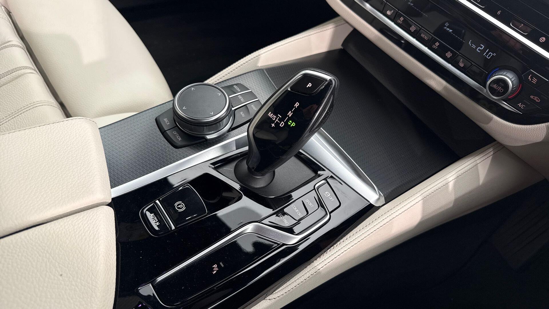 BMW 5 Series view 10