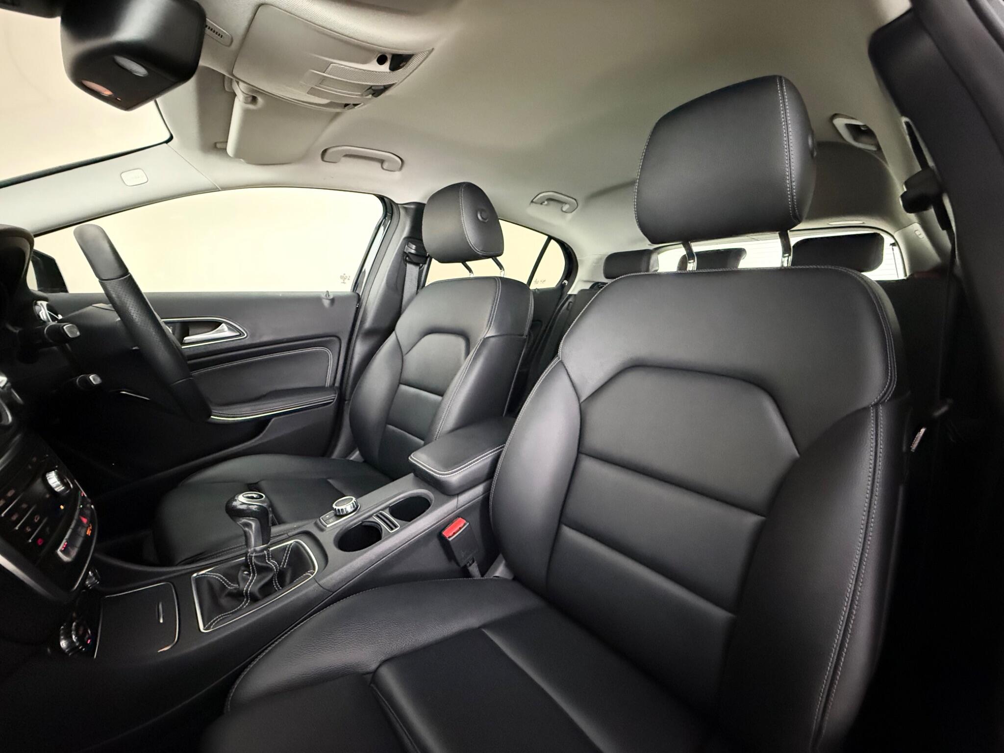 Mercedes-Benz Gla view 32