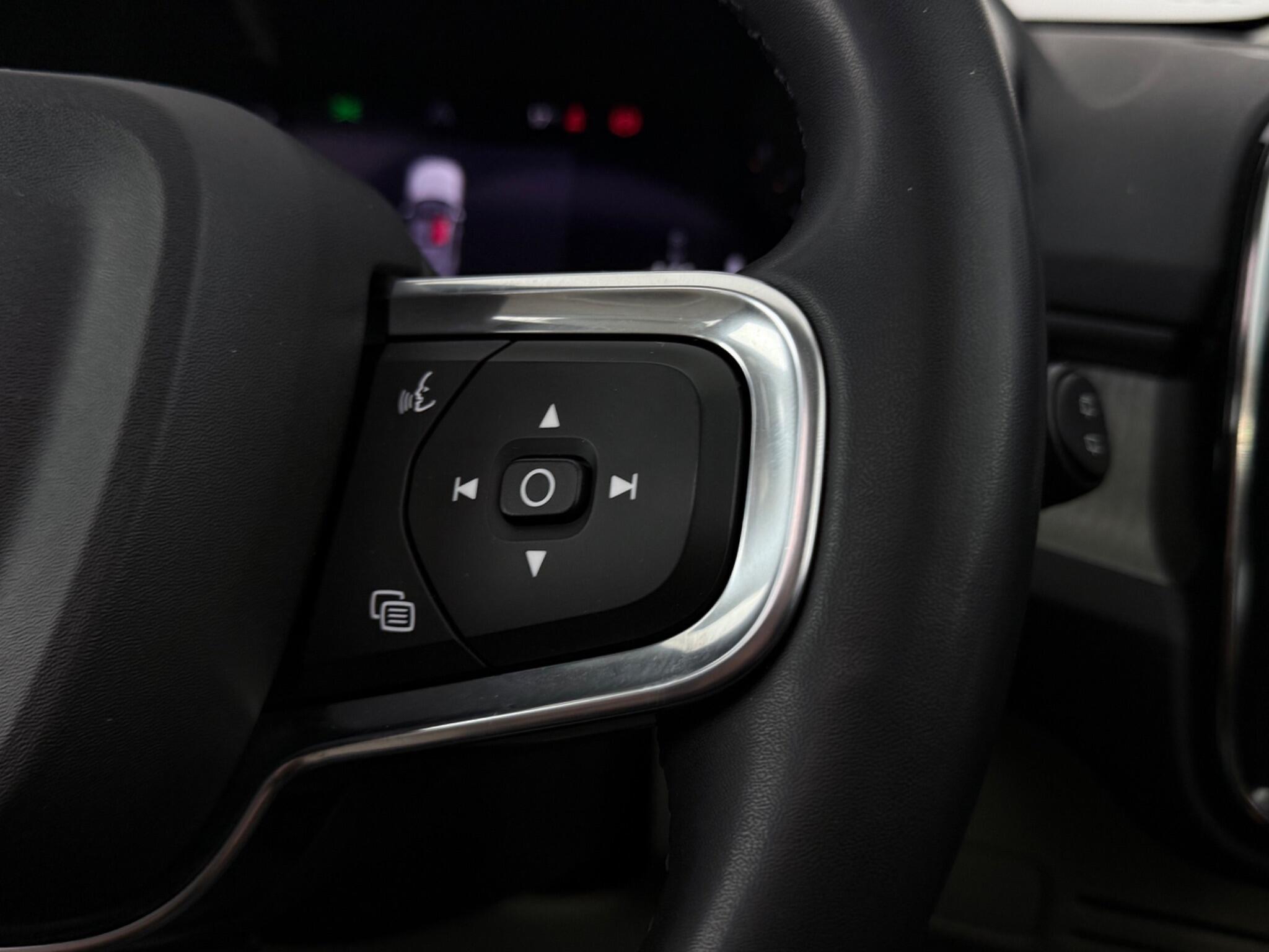 Volvo XC40 view 18