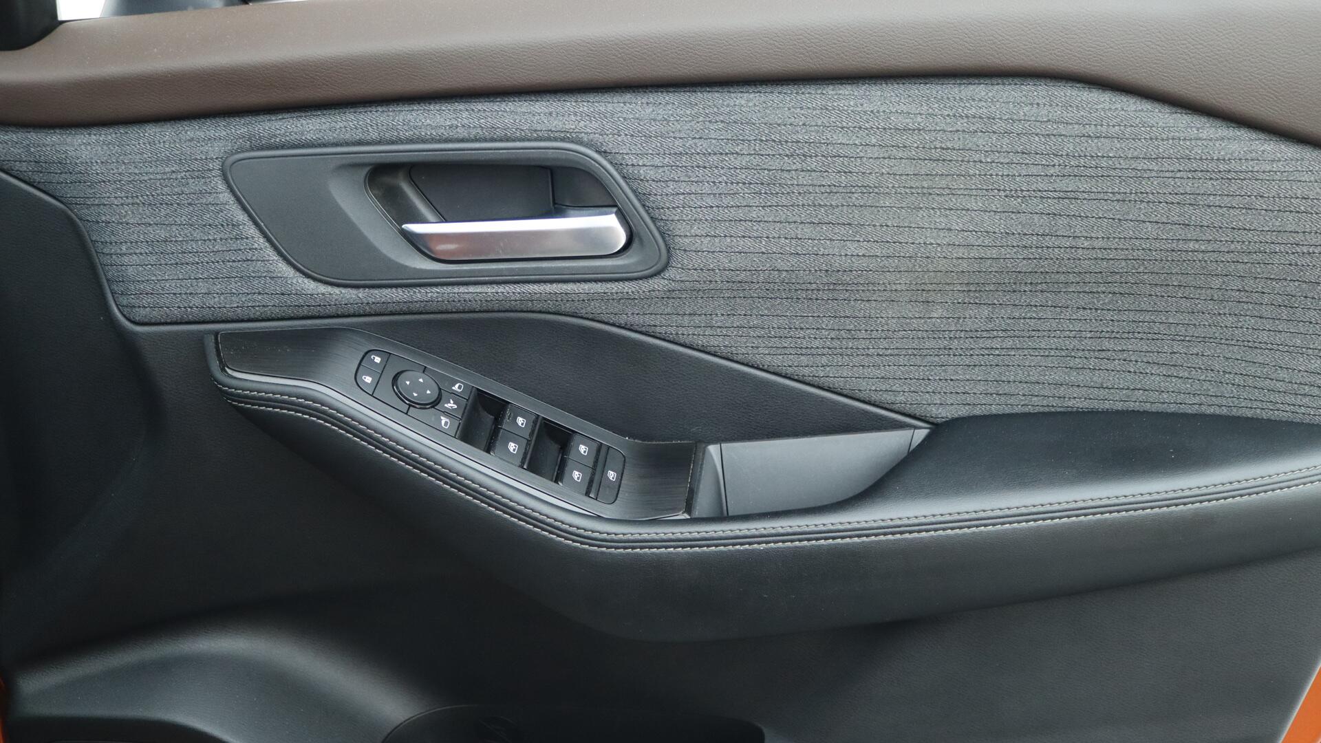 Nissan X-Trail view 25