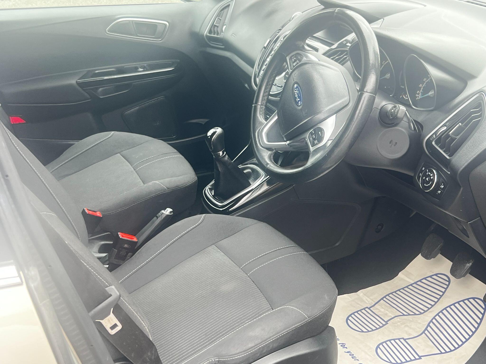 Ford B-Max view 10
