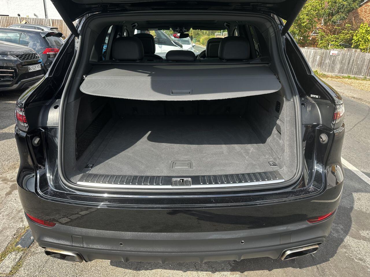 Porsche Cayenne view 27