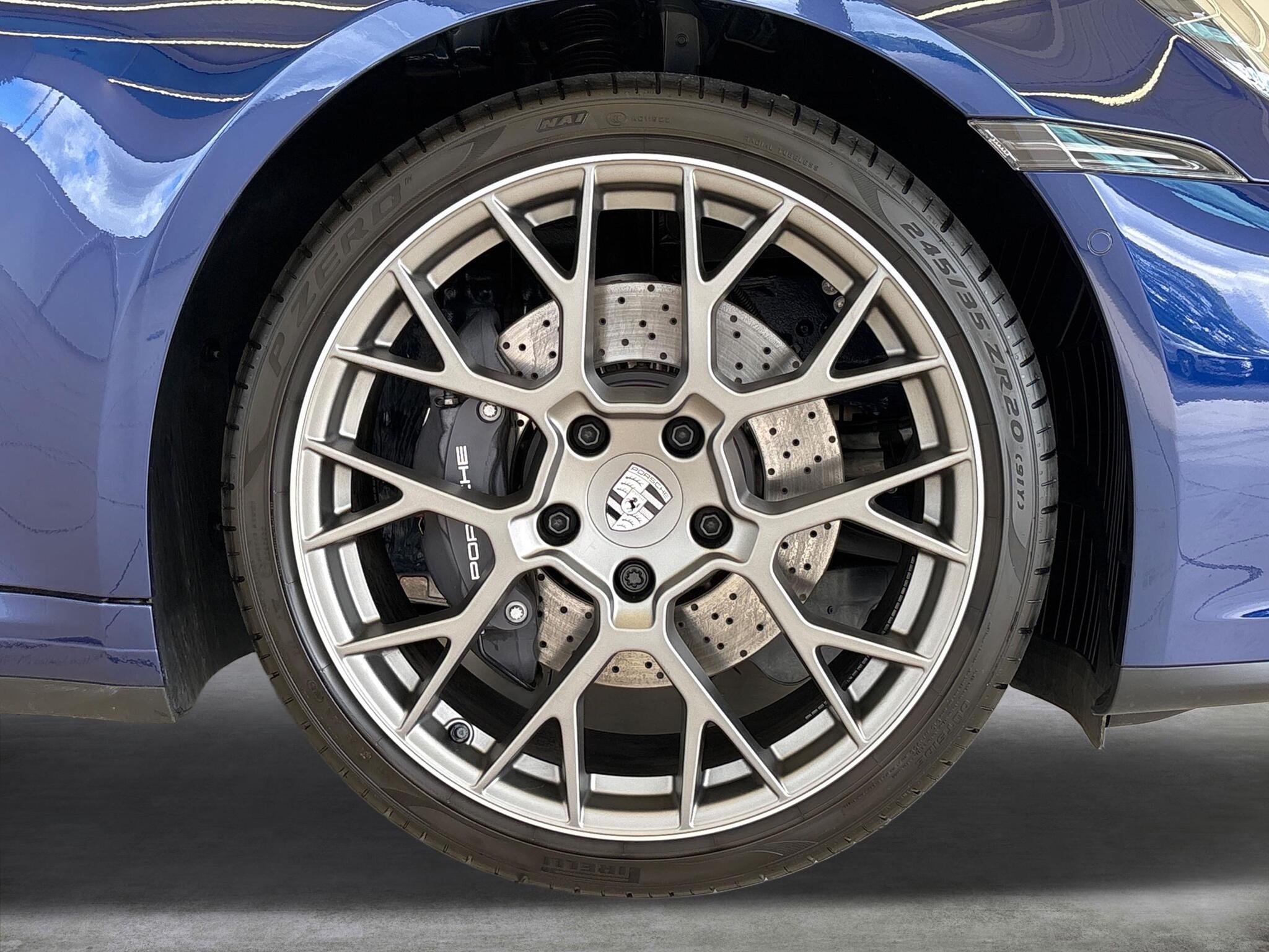 Porsche 911 view 9