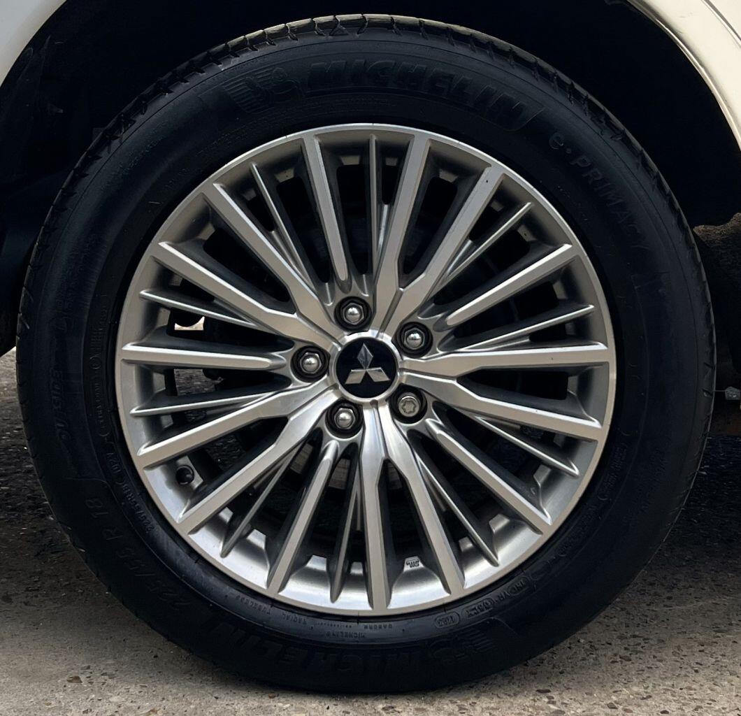 Mitsubishi Outlander view 10