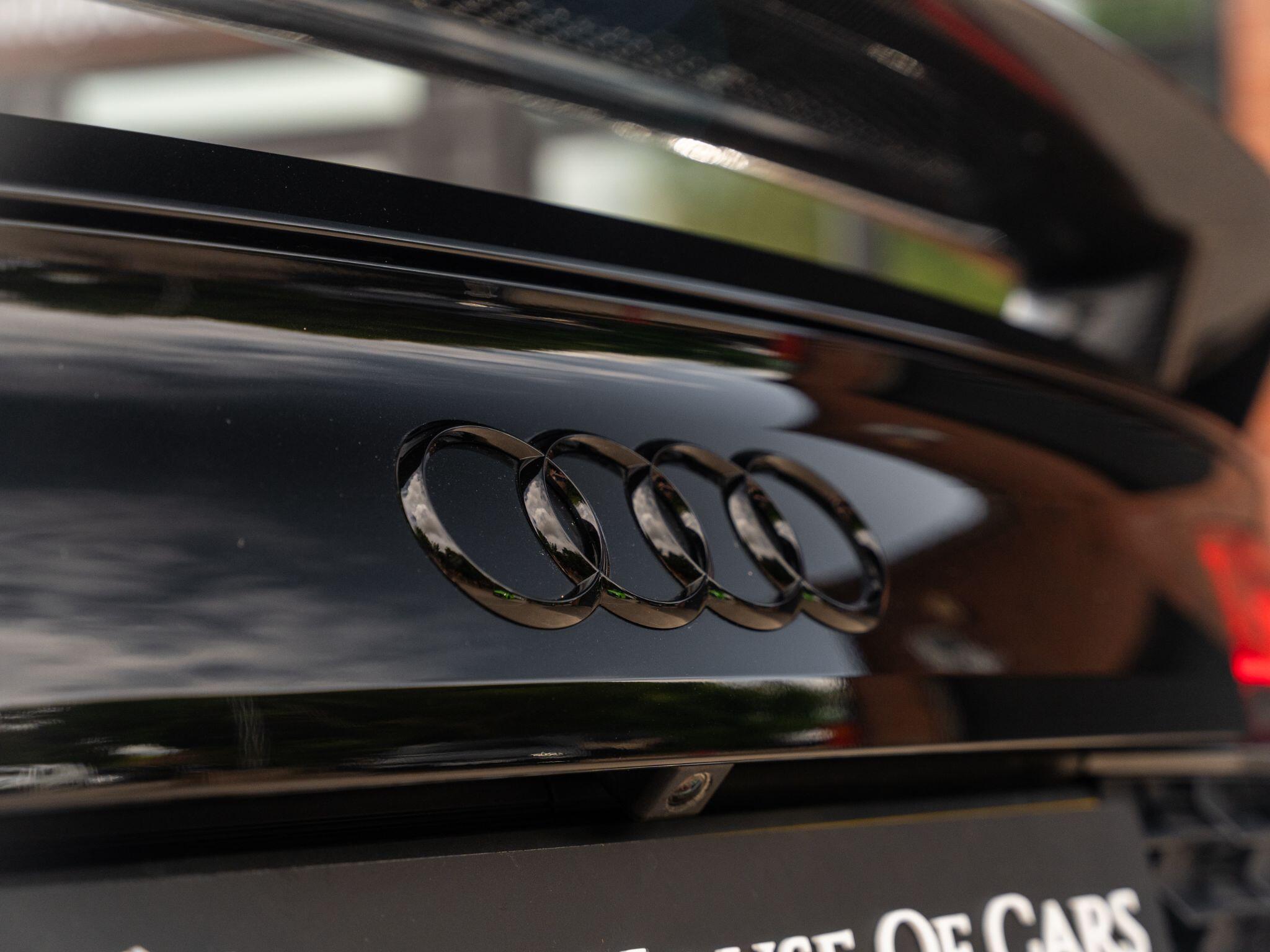 Audi R8 view 31