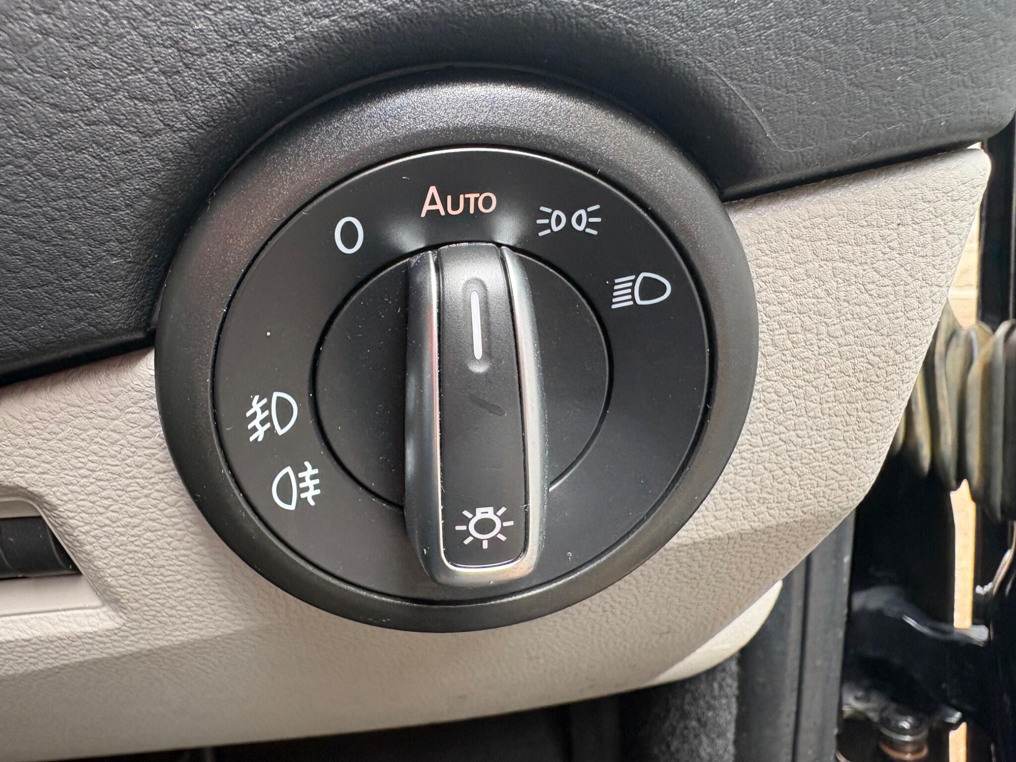 Volkswagen Transporter view 14