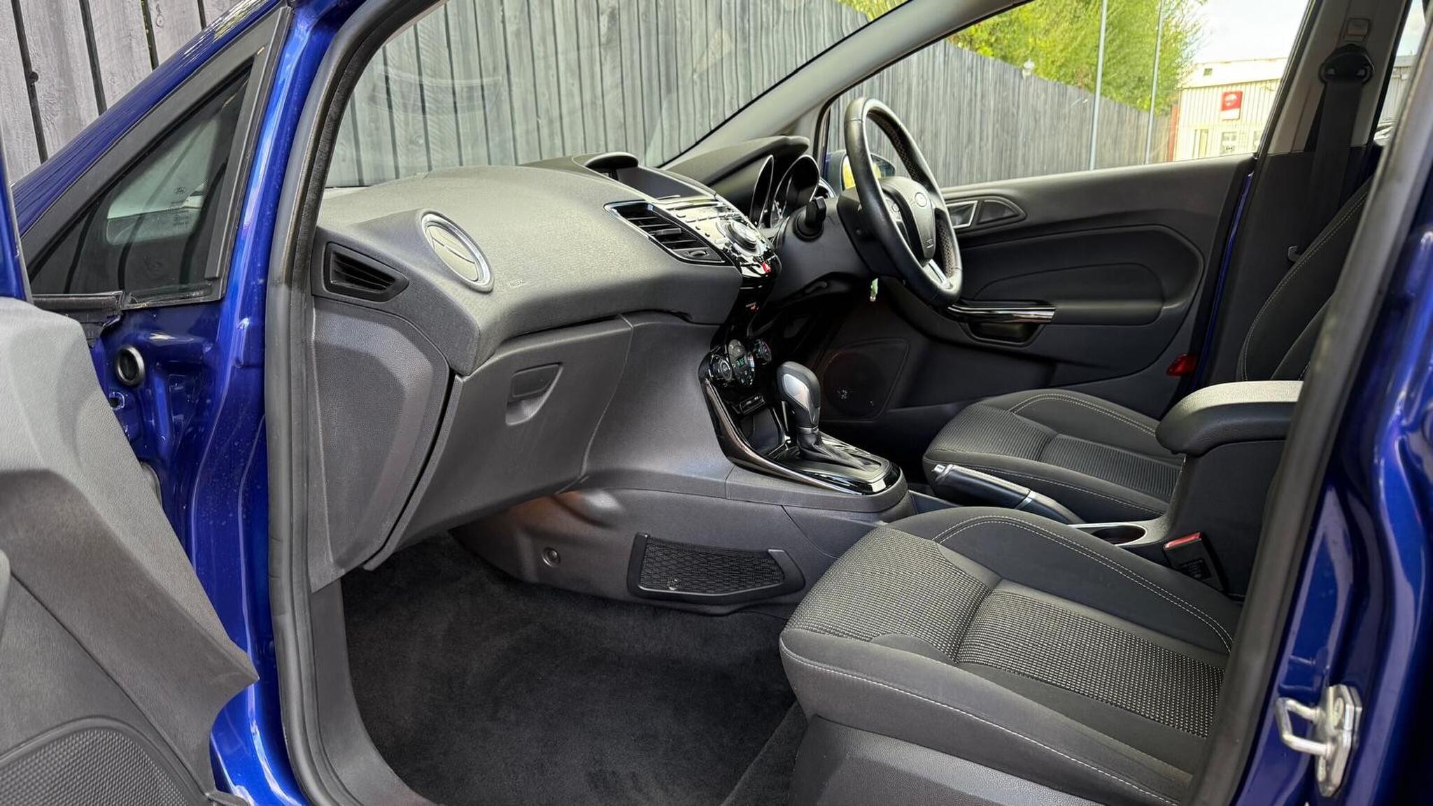 Ford Fiesta view 24