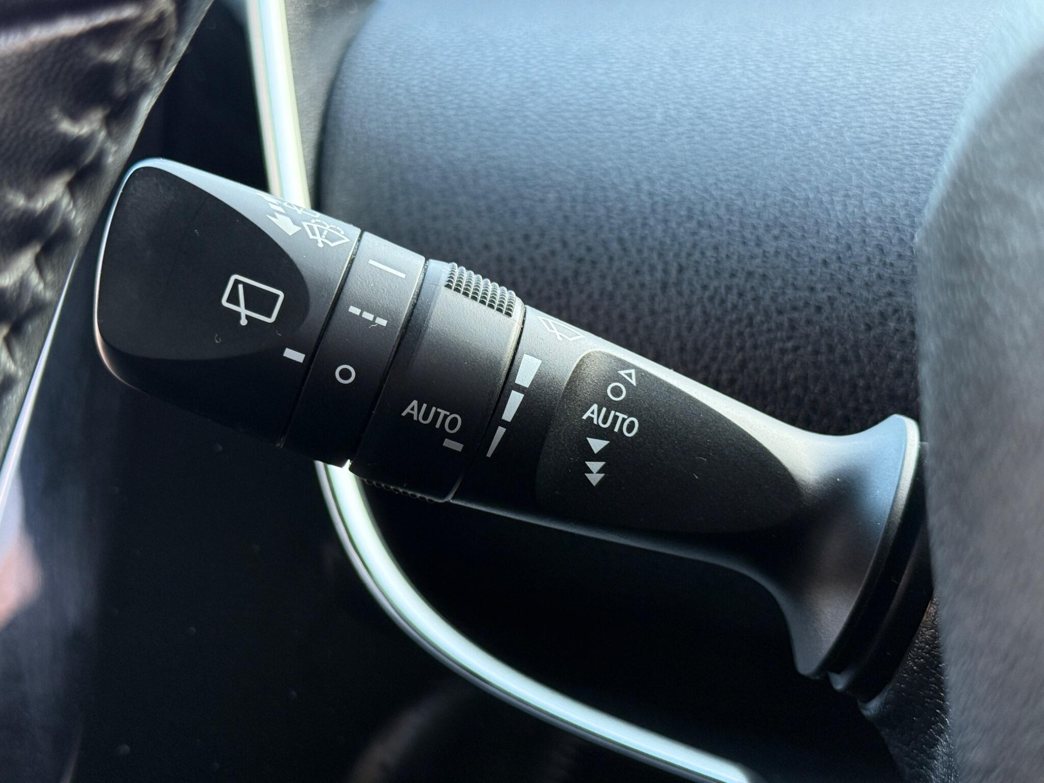 Toyota Prius - Image 69
