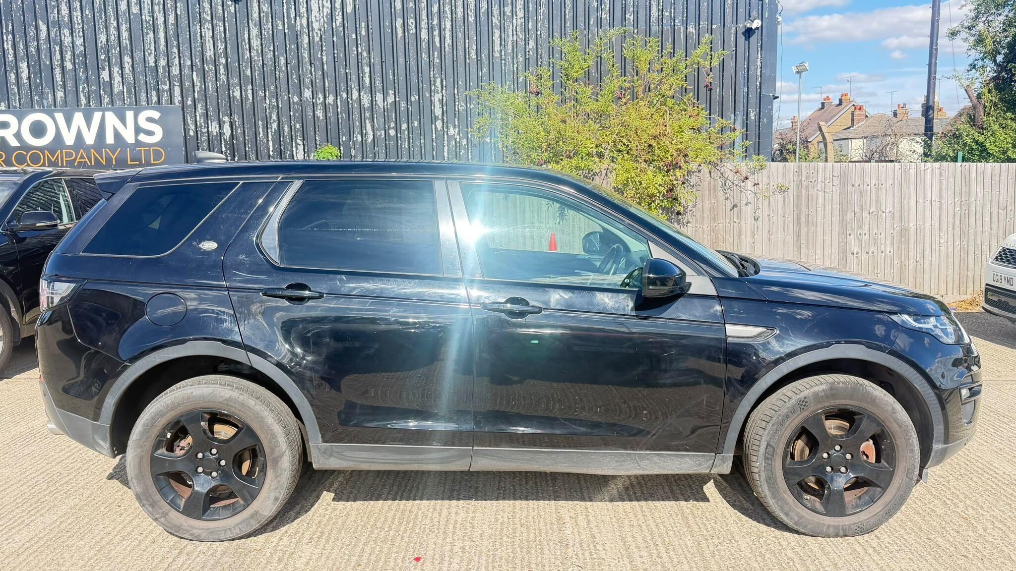 Land Rover Discovery Sport view 7