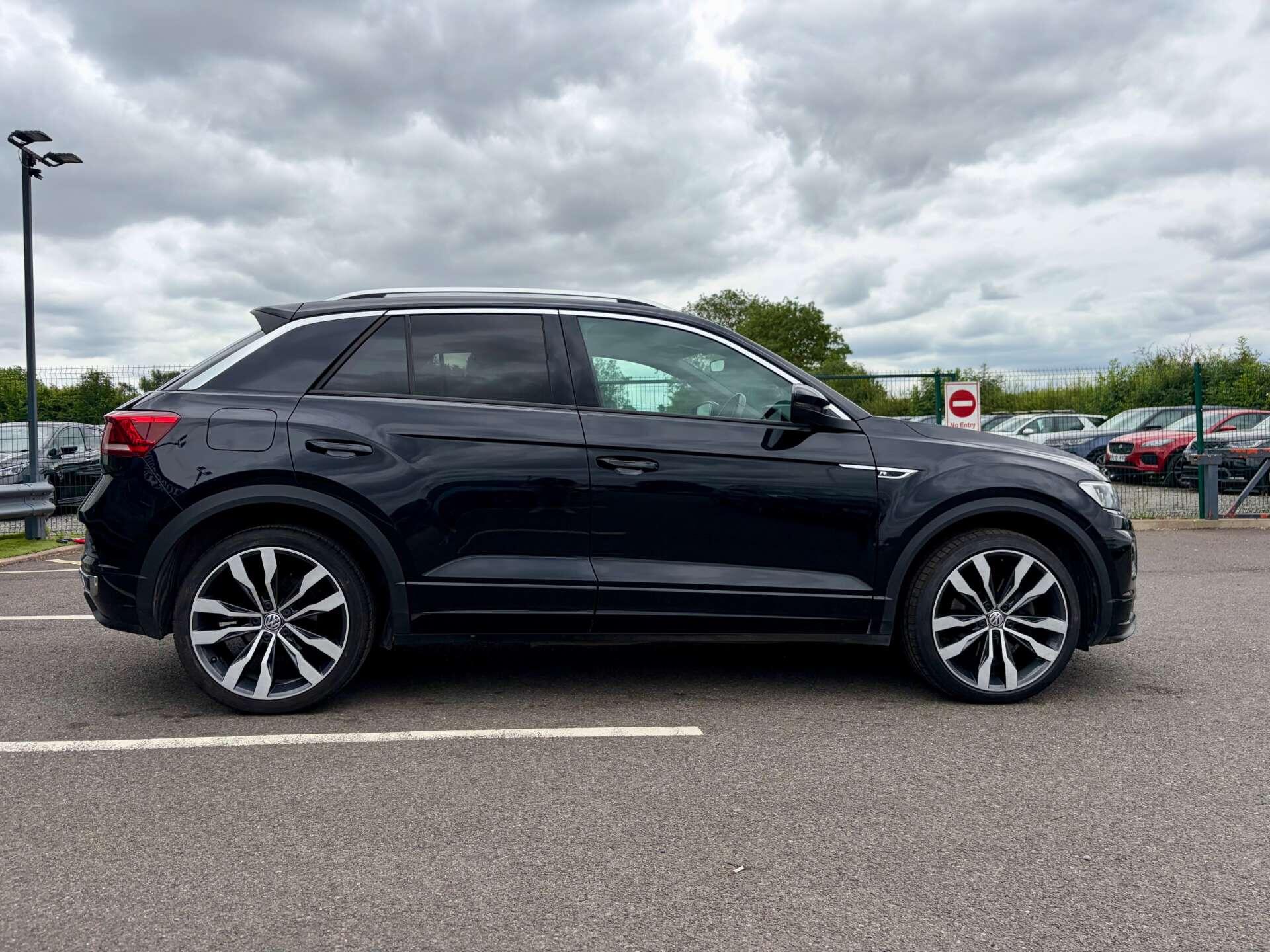 Volkswagen T-Roc view 9