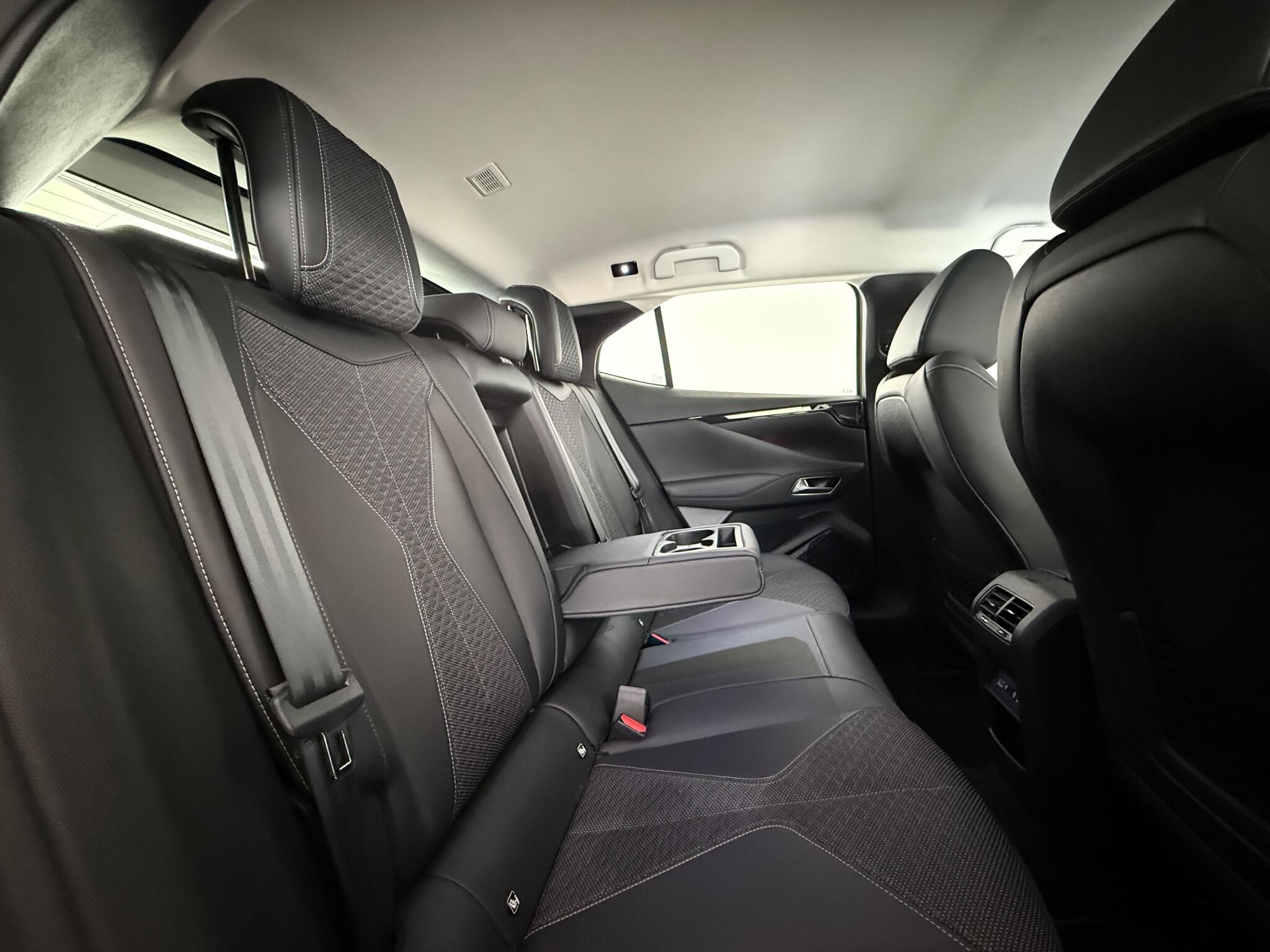 DS Automobiles DS 4 view 14