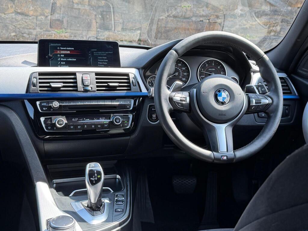 BMW 3 Series view 23