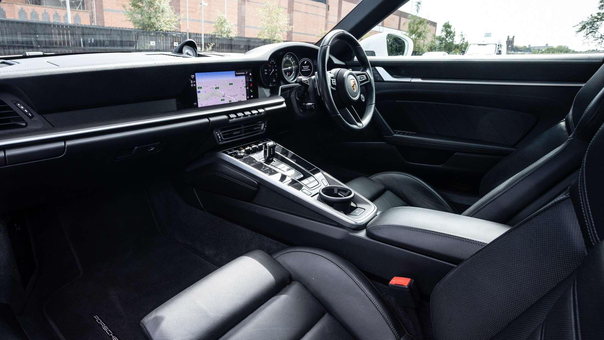 Porsche 911 view 5