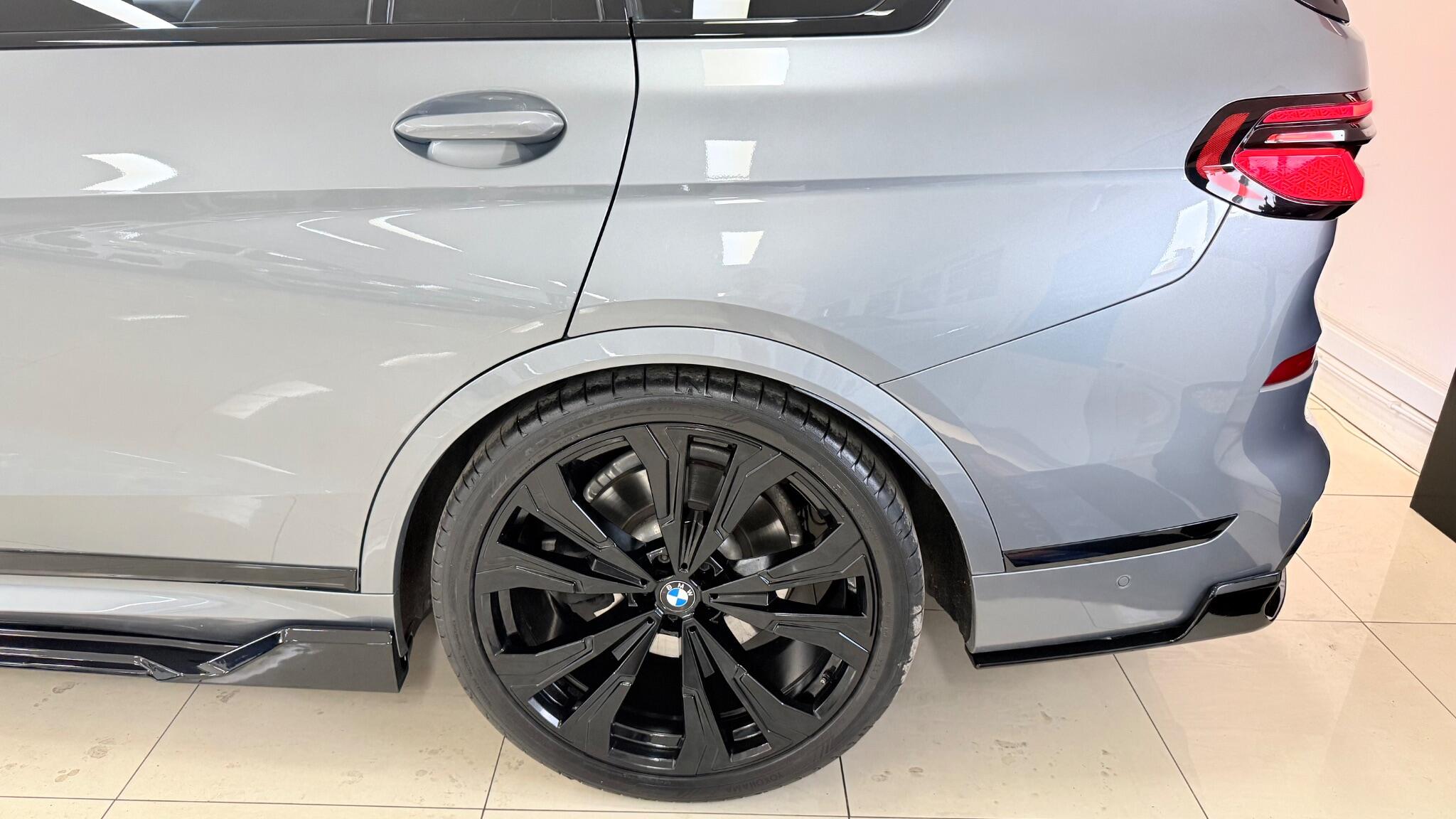 BMW X7 view 97