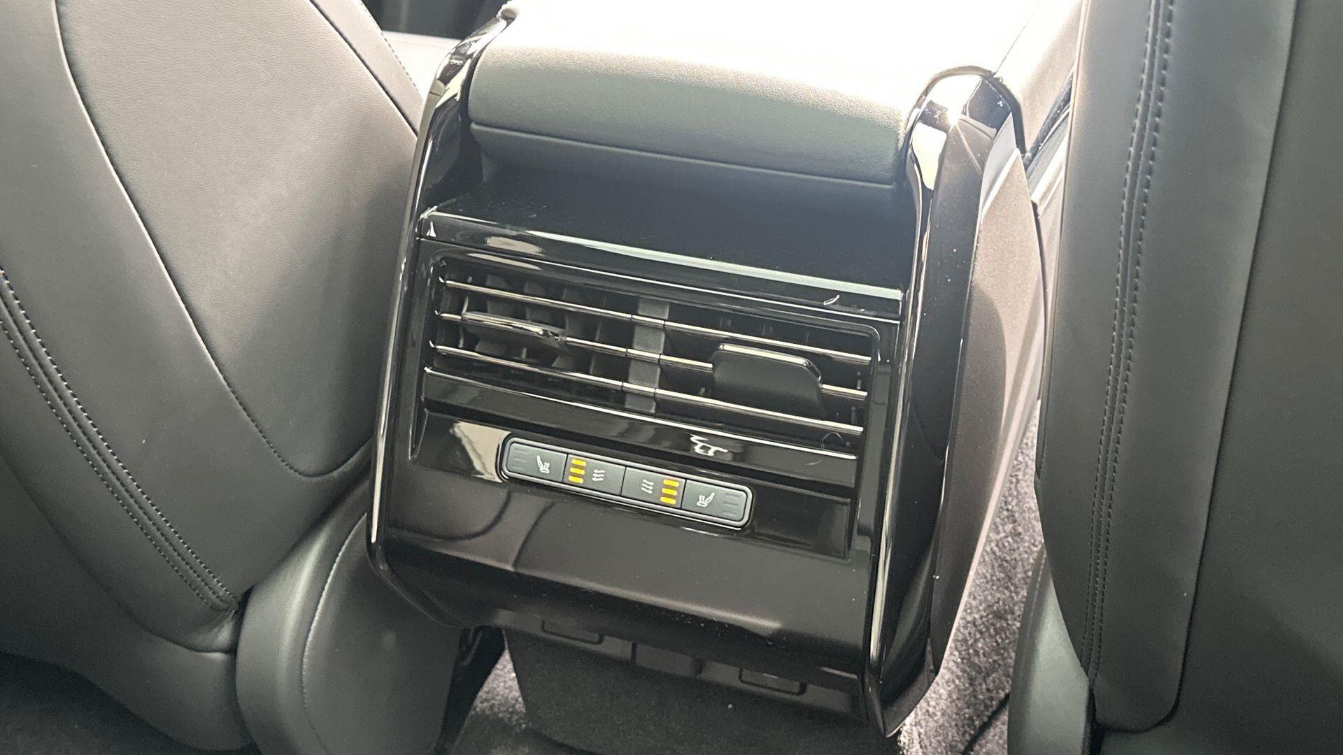 Land Rover Range Rover Sport view 18