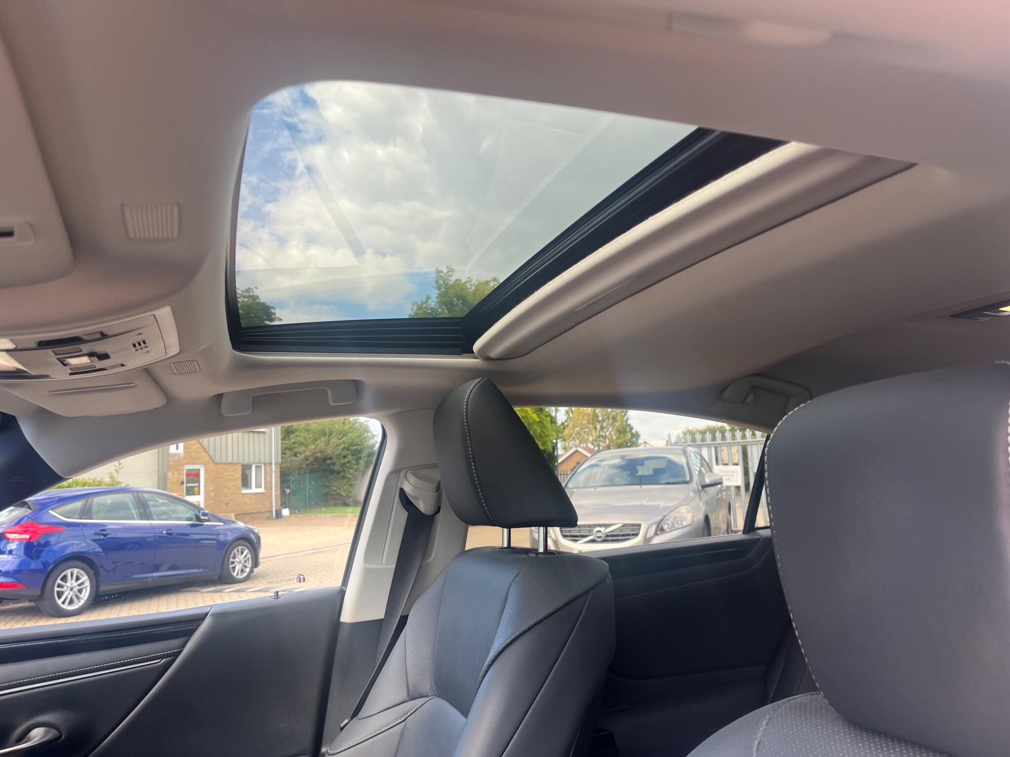 Lexus ES view 57
