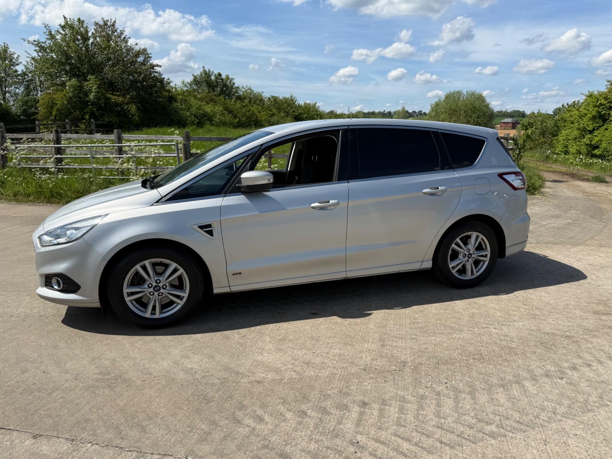 Ford S-Max 2.0 TDCi Titanium Euro 6 (s/s) 5dr — photo 16 of 102