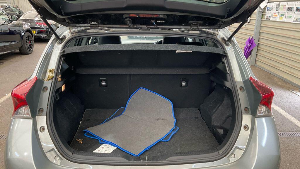 Toyota Auris view 11