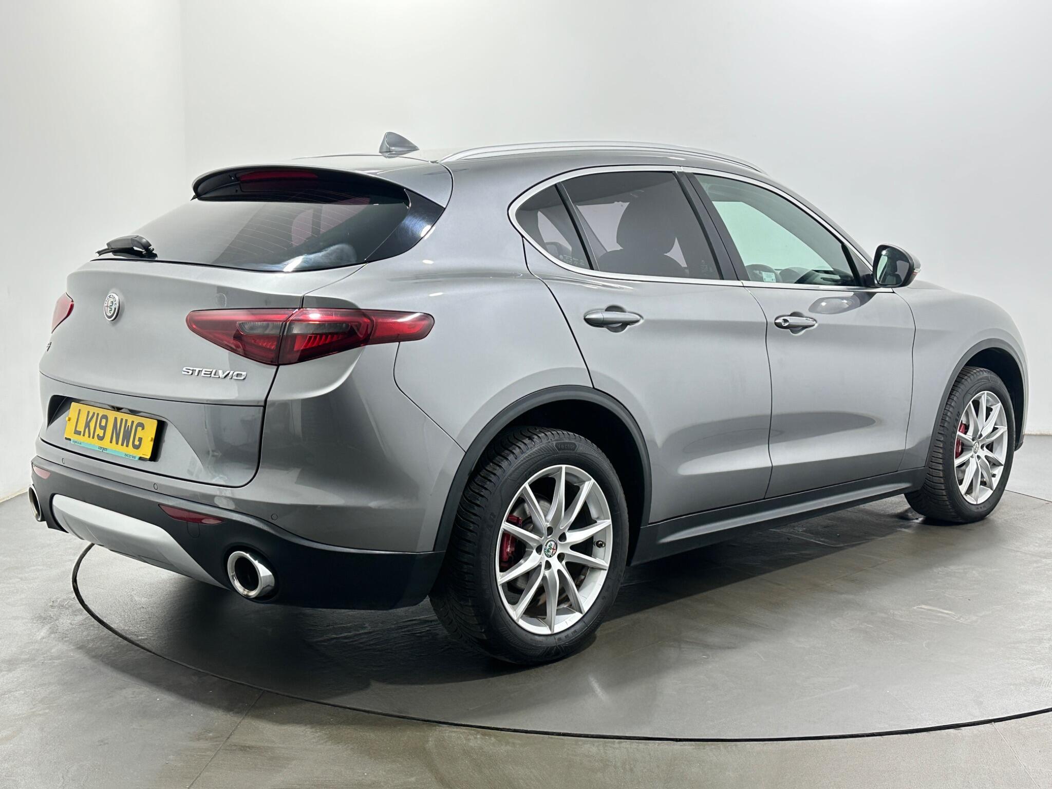 Alfa Romeo Stelvio view 8