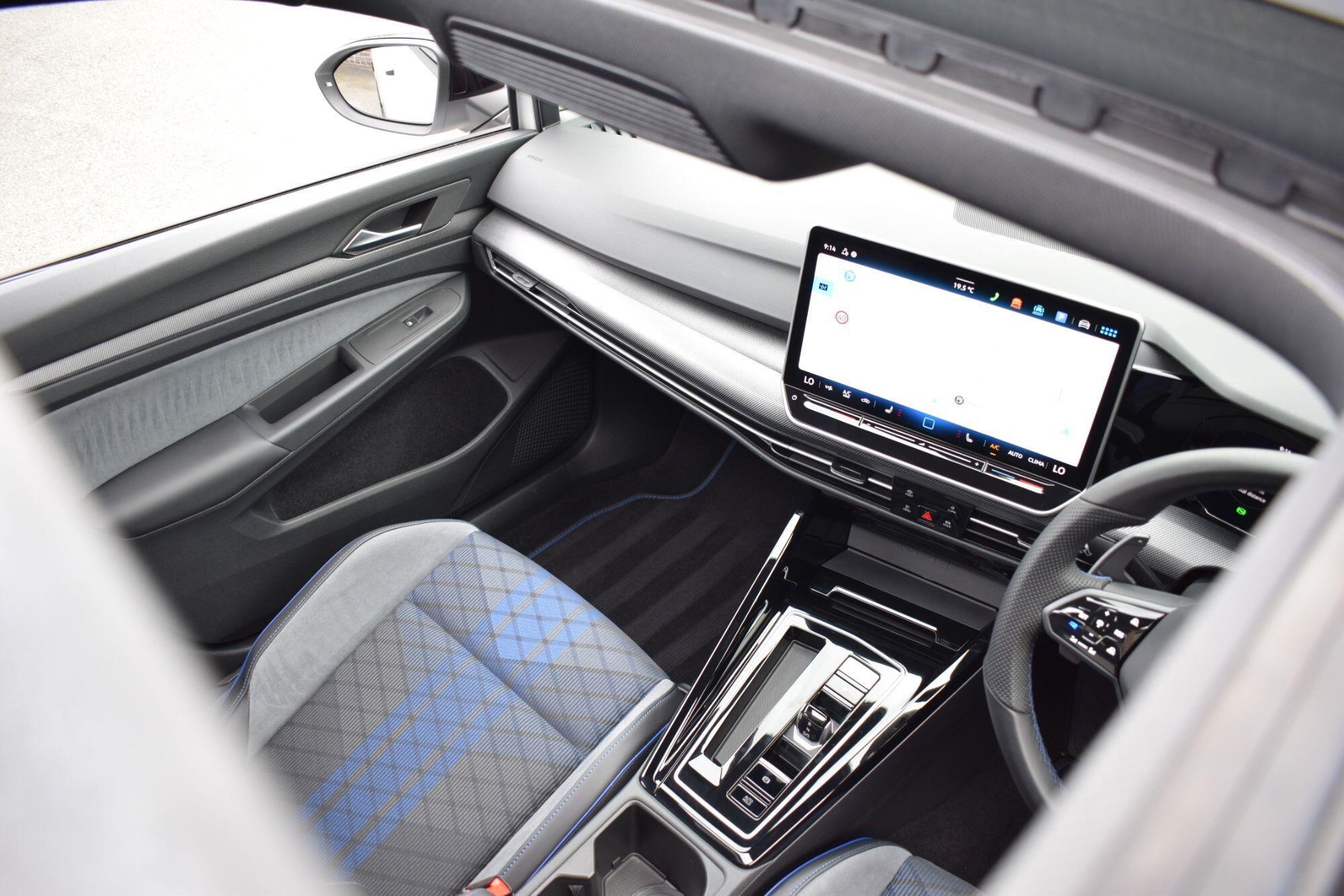 Volkswagen Golf view 17