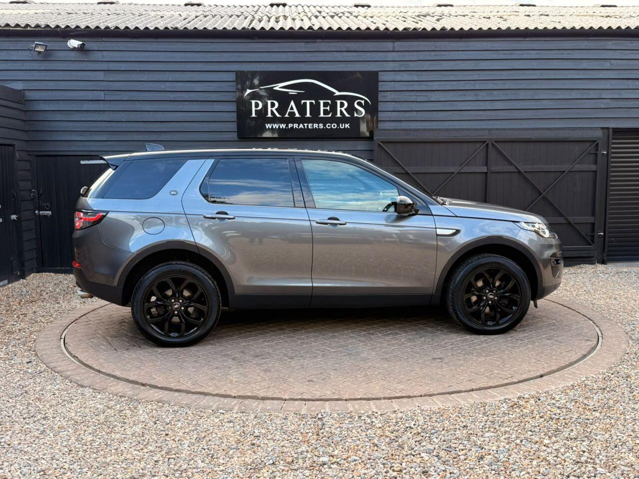 Land Rover Discovery Sport view 5