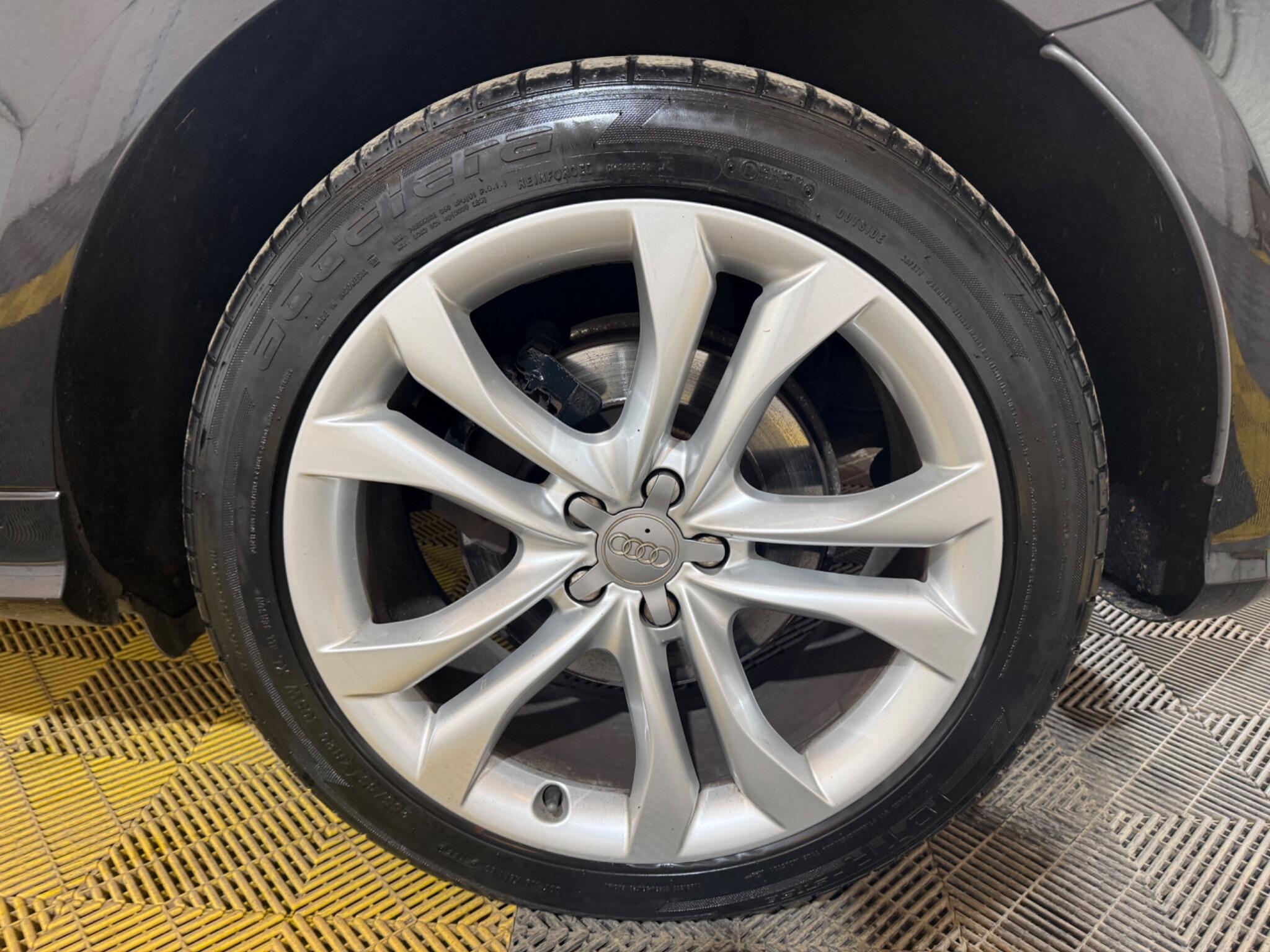 Audi SQ5 view 55
