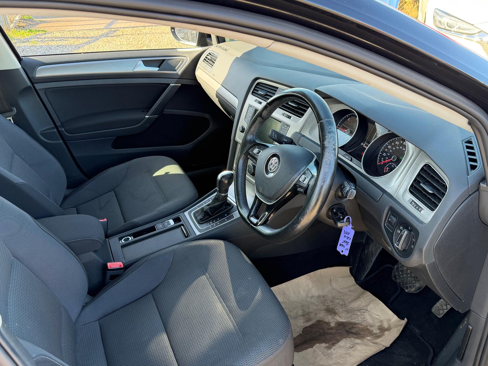 Volkswagen Golf view 3