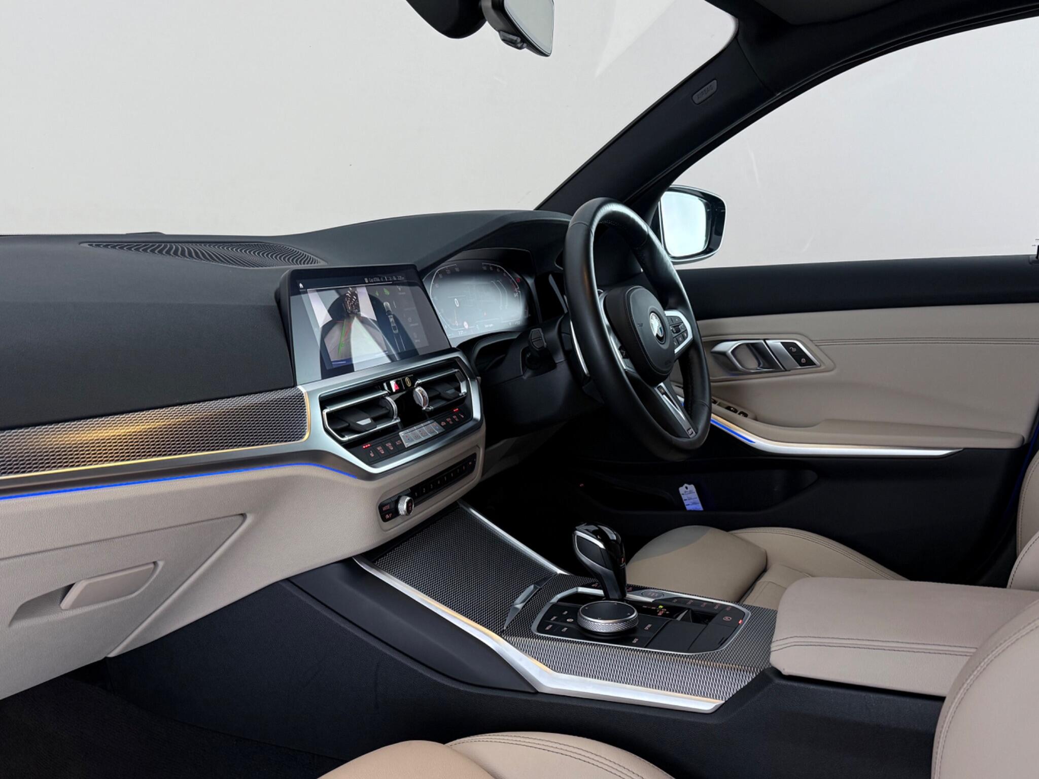 BMW 3 Series view 4