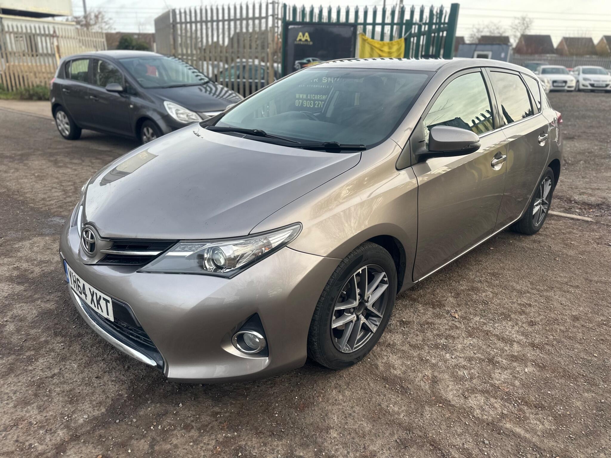 2014 Toyota Auris image 3