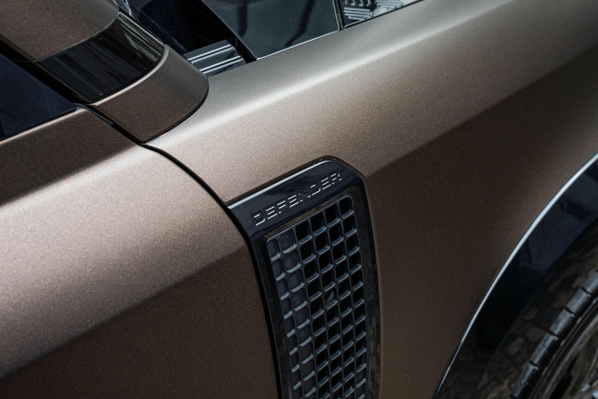 Land Rover Defender view 50
