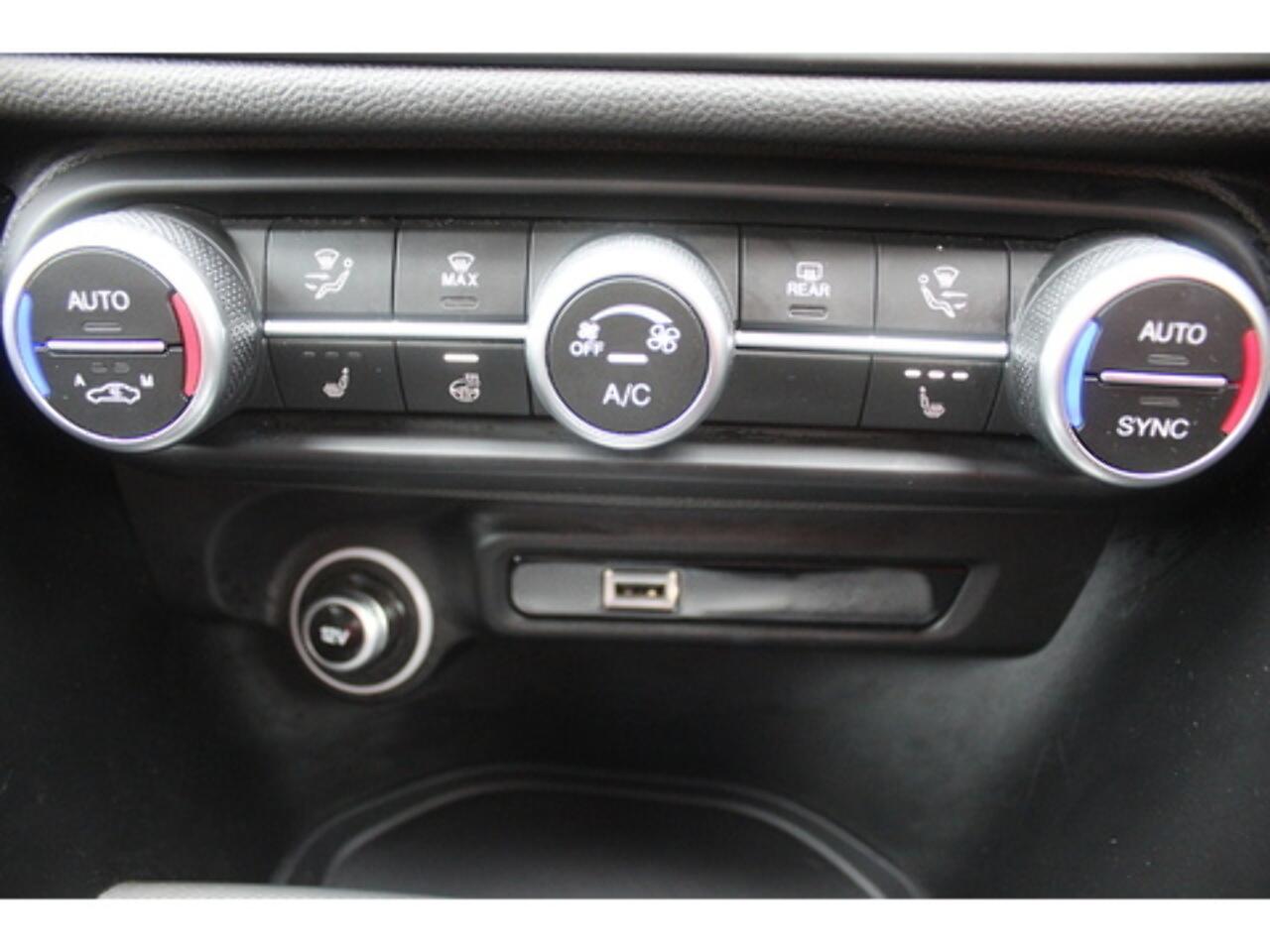 Alfa Romeo Giulia view 26