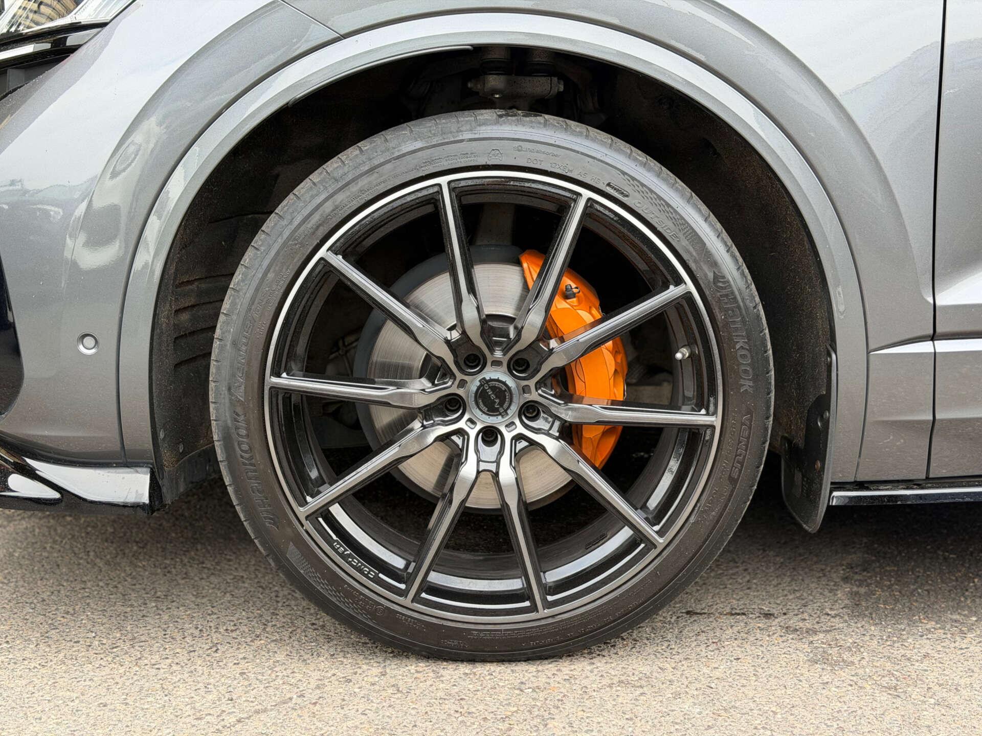 Volkswagen Touareg view 20