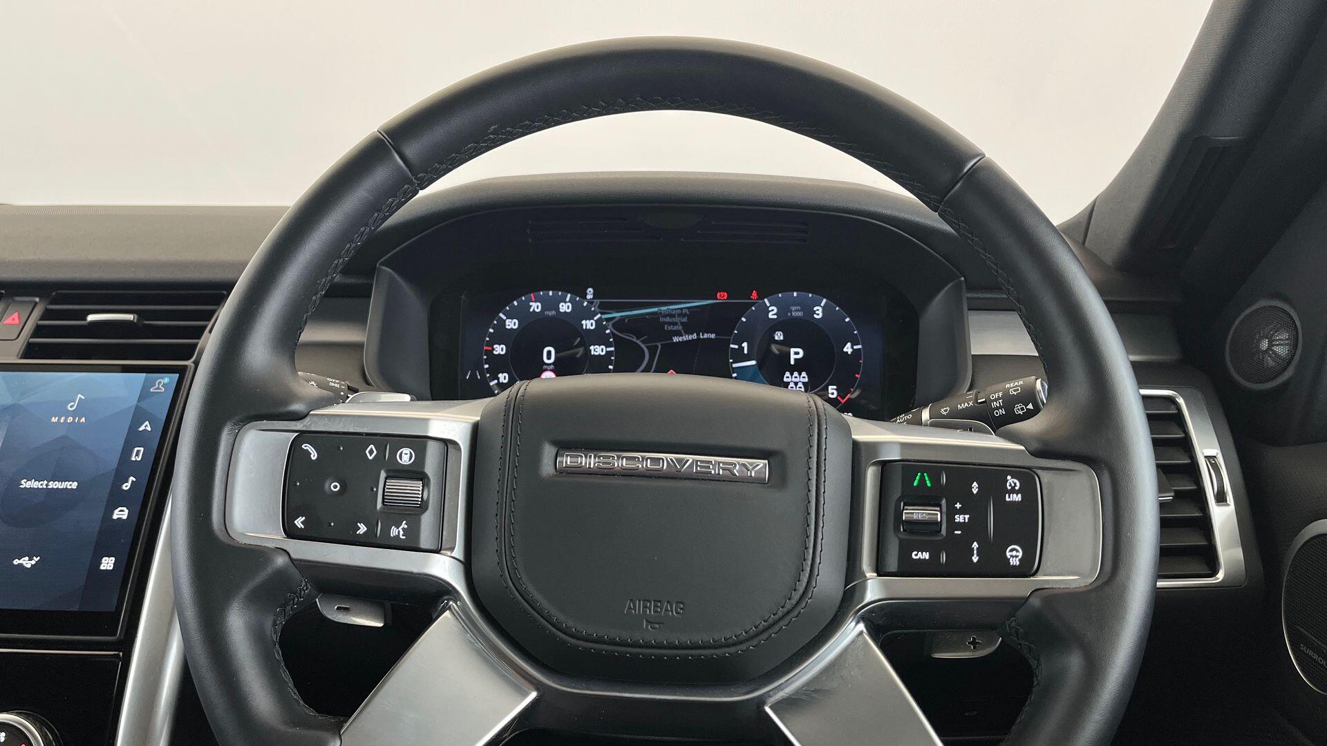 Land Rover Discovery view 35