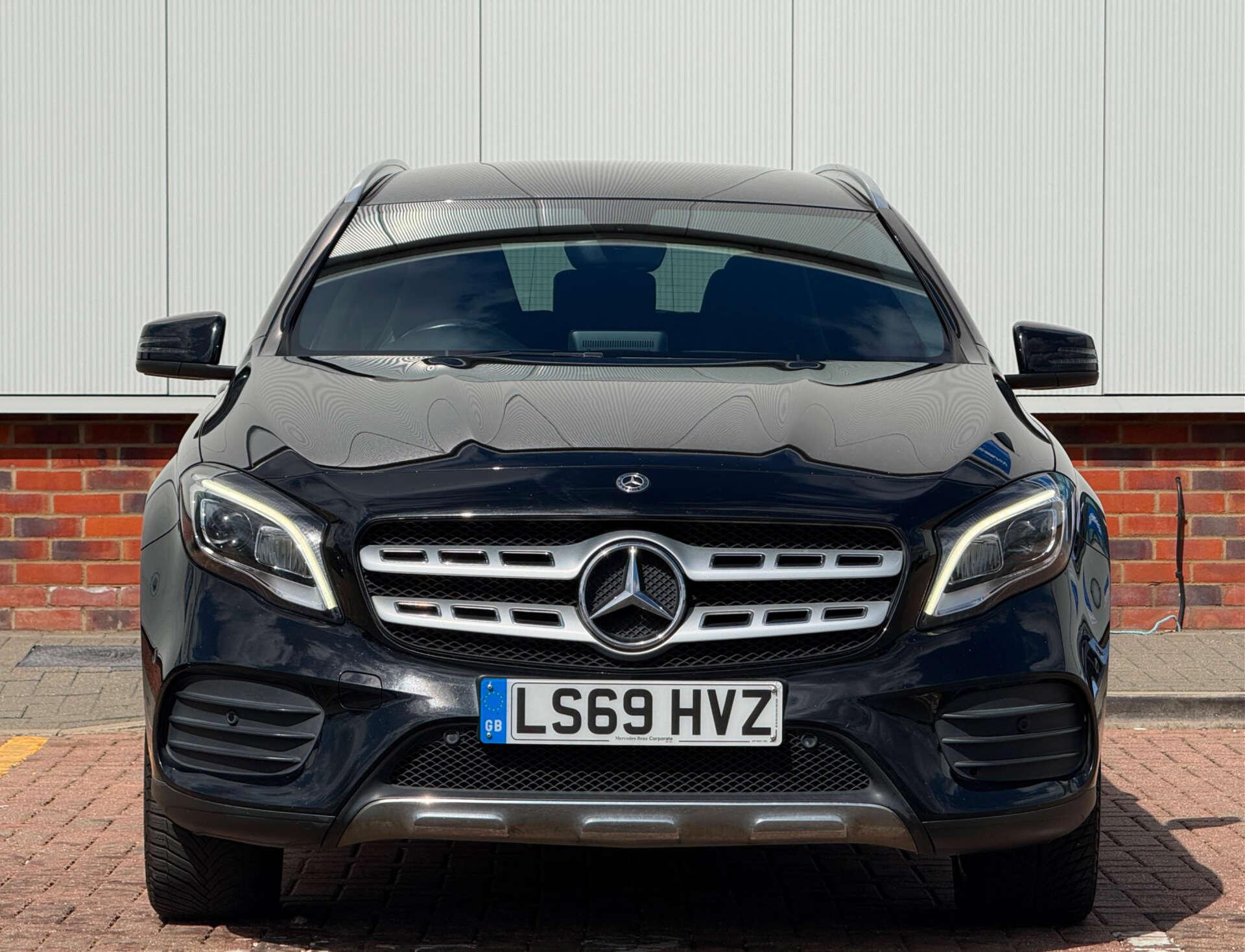 Mercedes-Benz Gla view 2