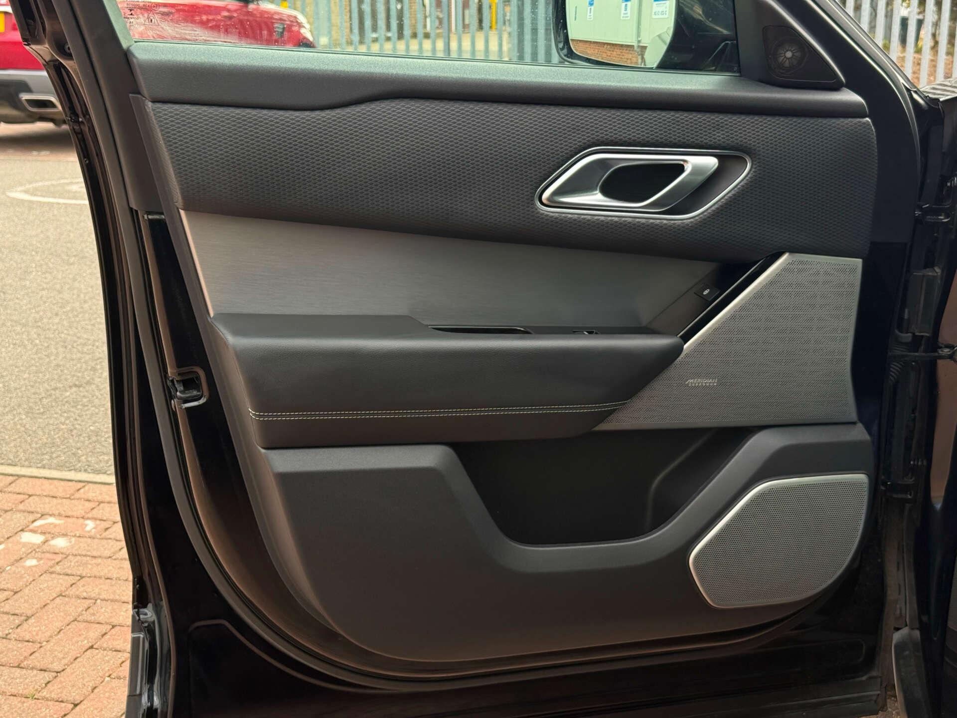Land Rover Range Rover Velar view 44