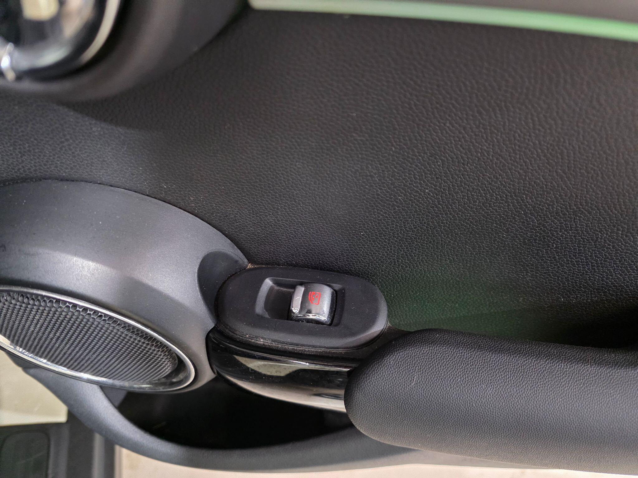 Mini Hatch view 22