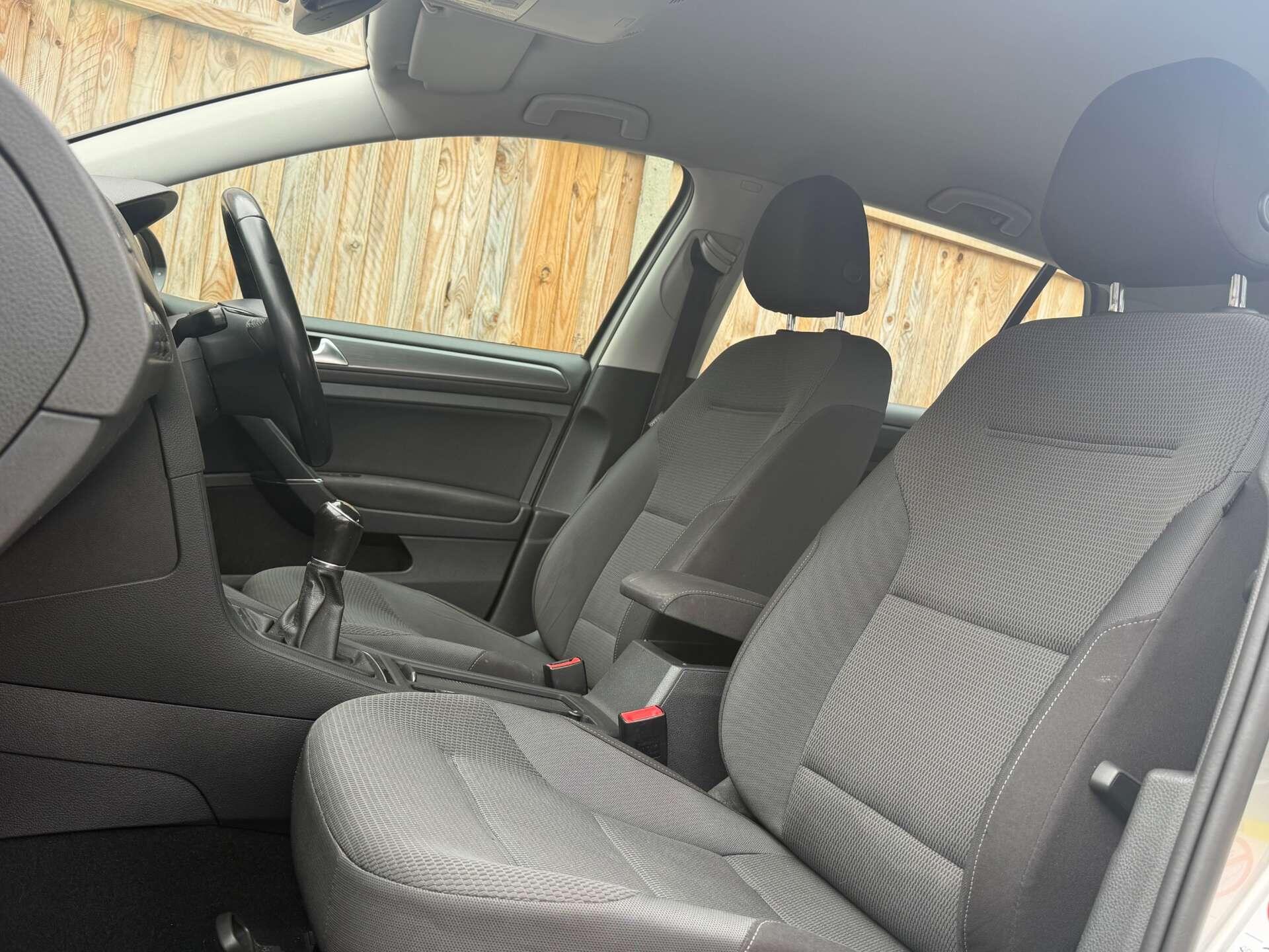 Volkswagen Golf view 3