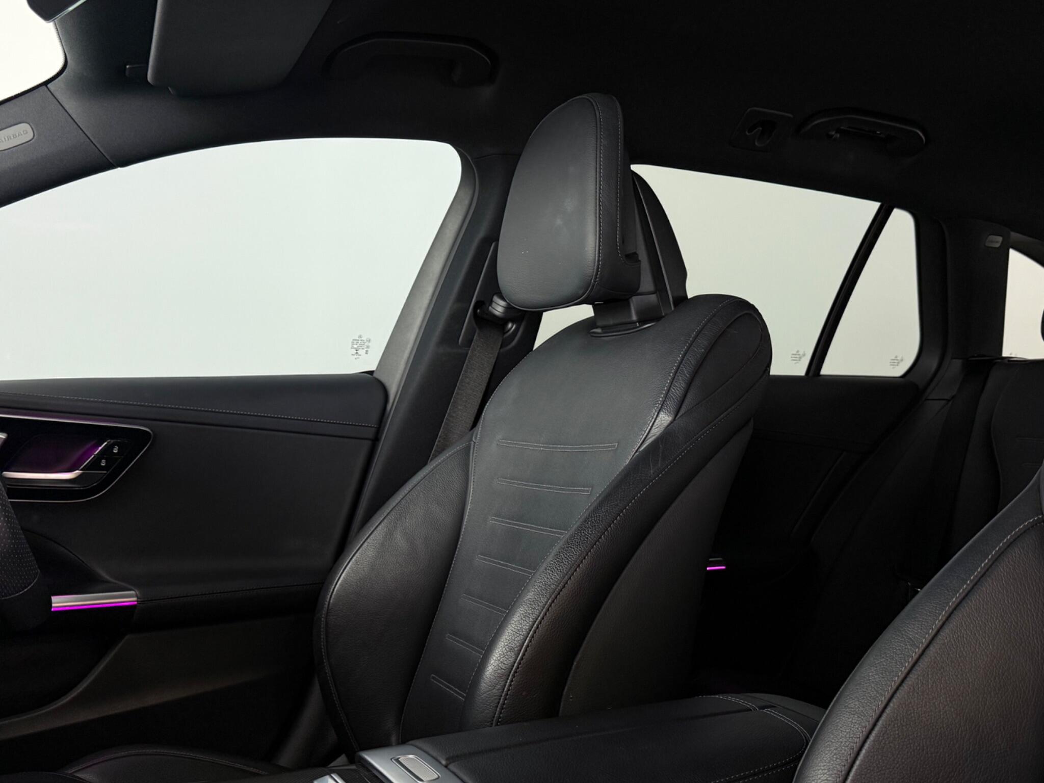 Mercedes-Benz C-Class view 36