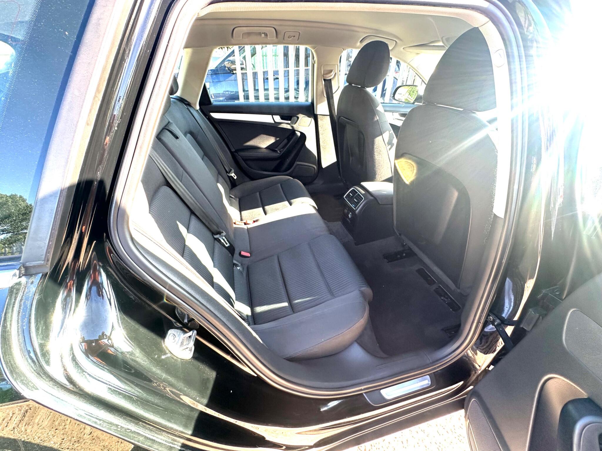Audi A4 Avant view 4