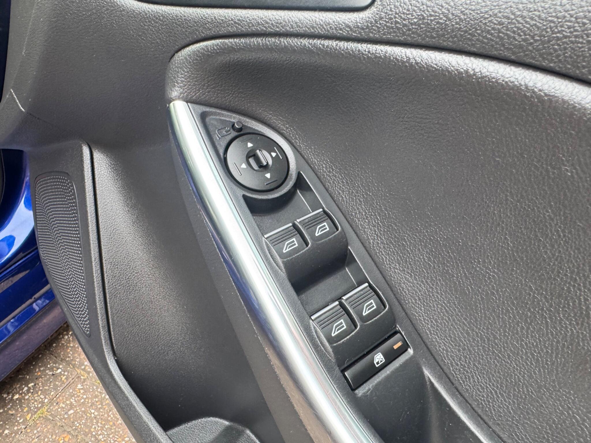 Ford Focus view 14