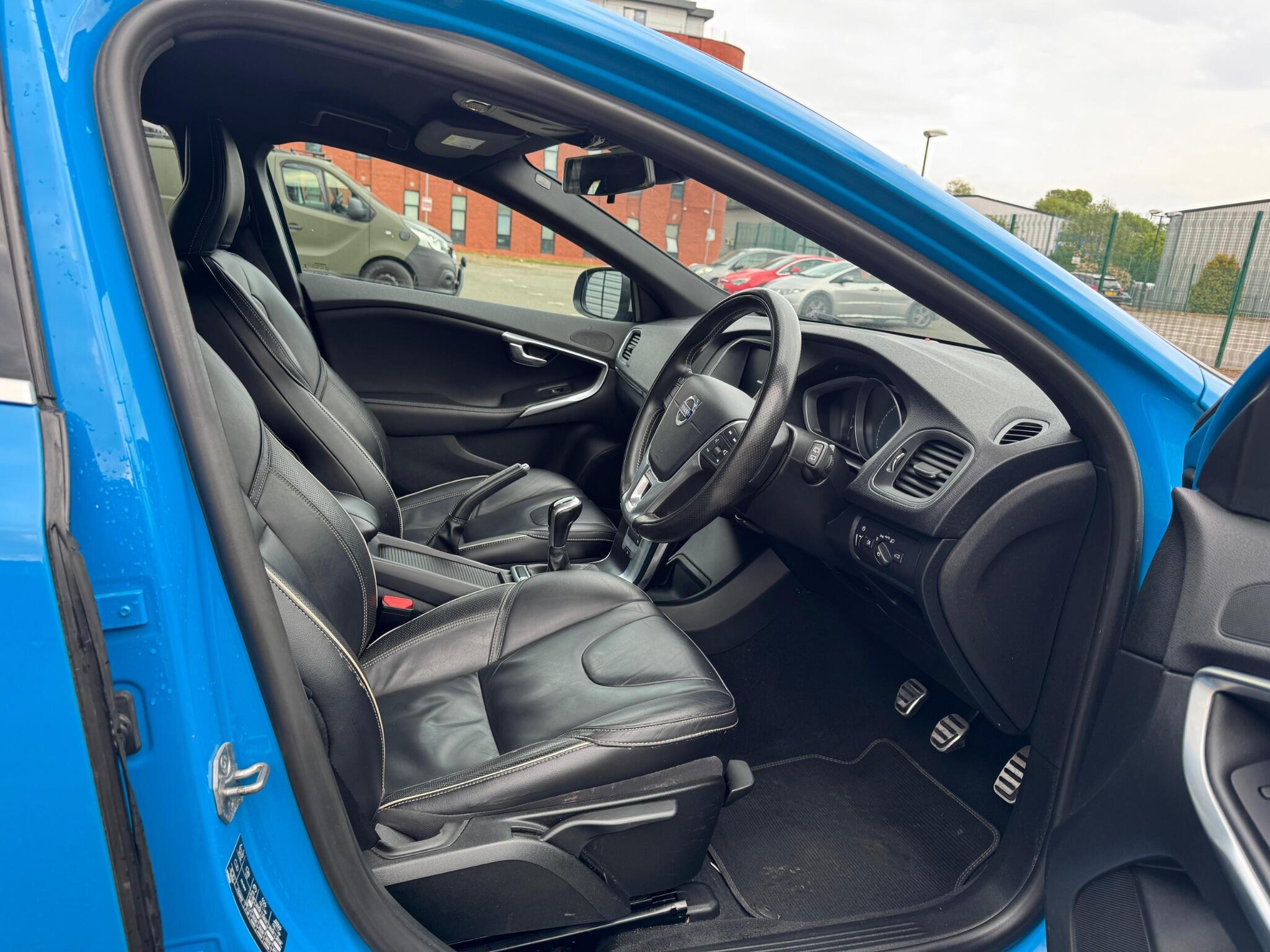 Volvo V40 view 26