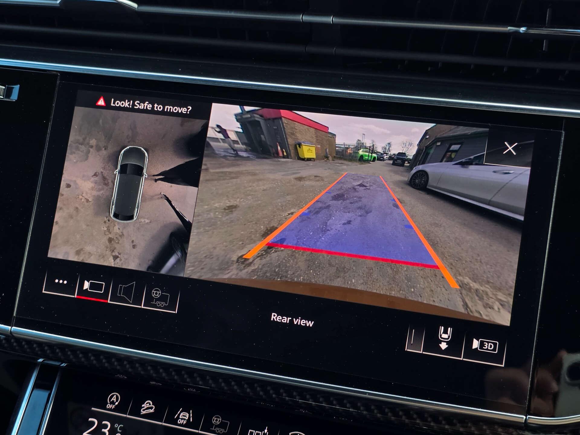 Audi Q8 view 37