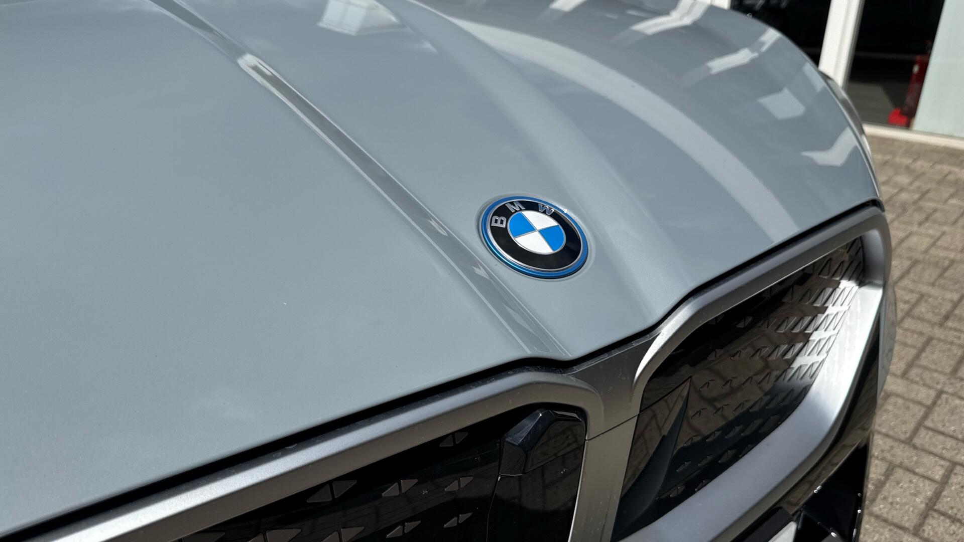 BMW iX2 view 28