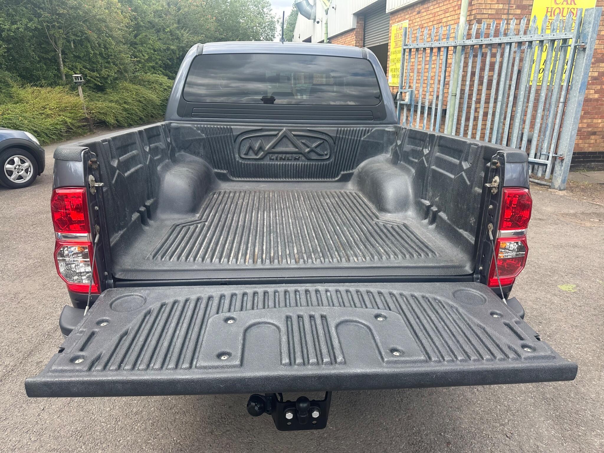 Toyota Hilux view 42