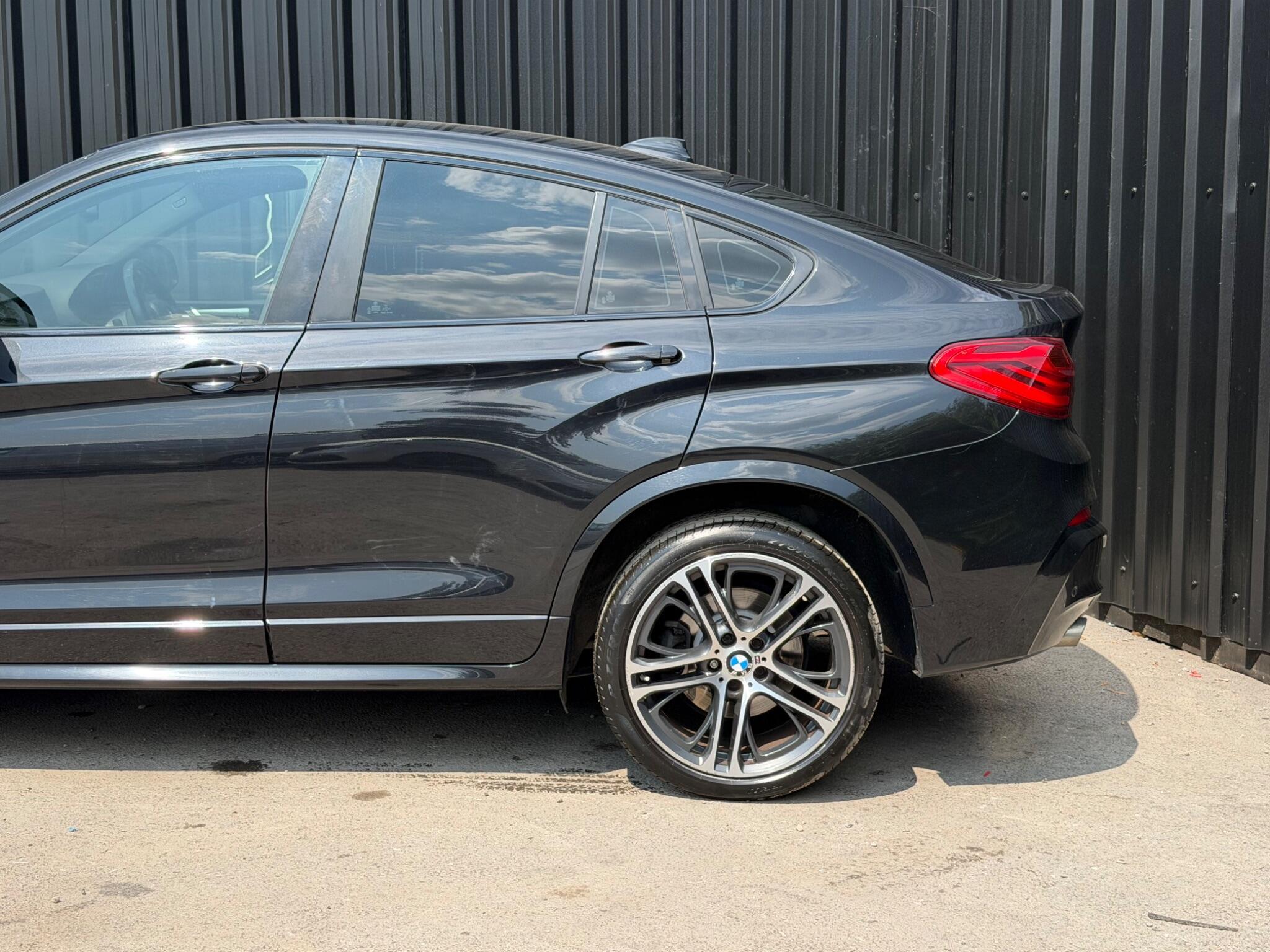 BMW X4 view 31
