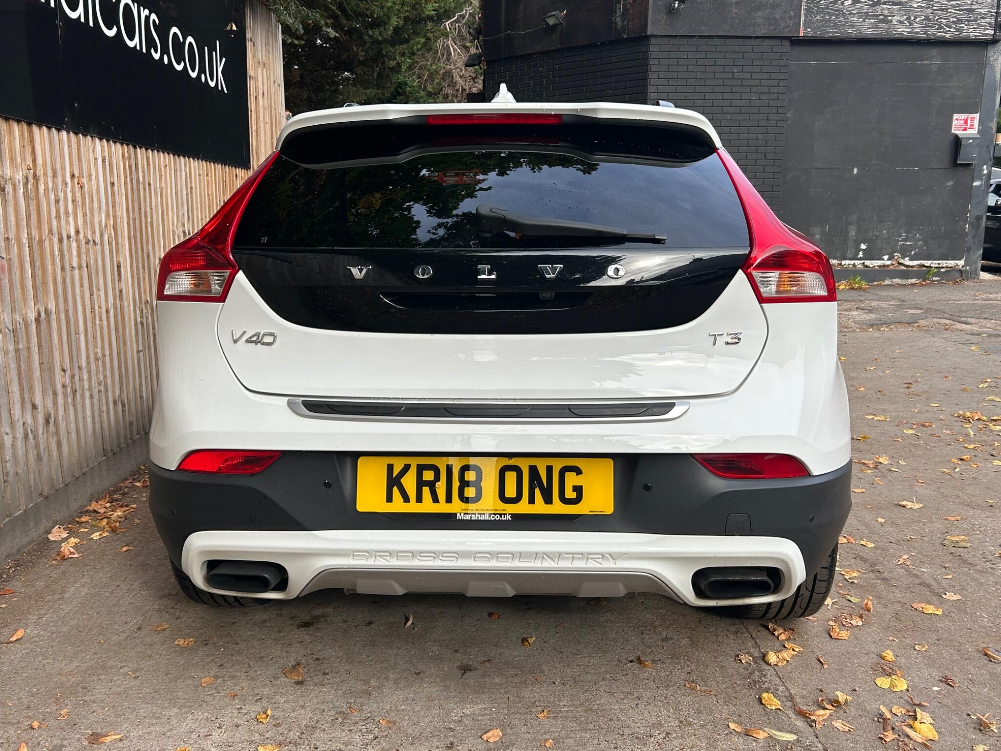 Volvo V40 Cross Country view 18