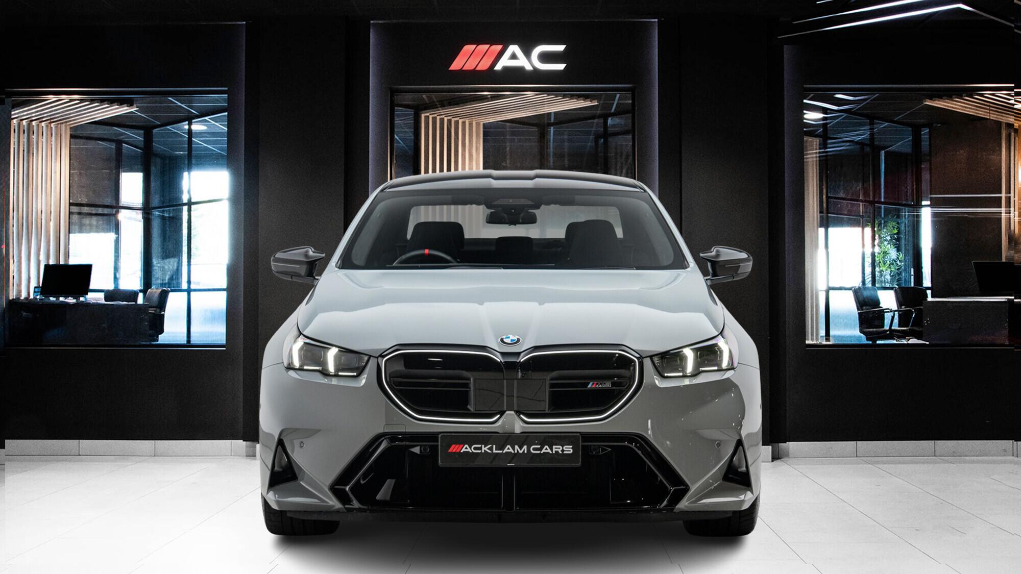 BMW M5 view 2