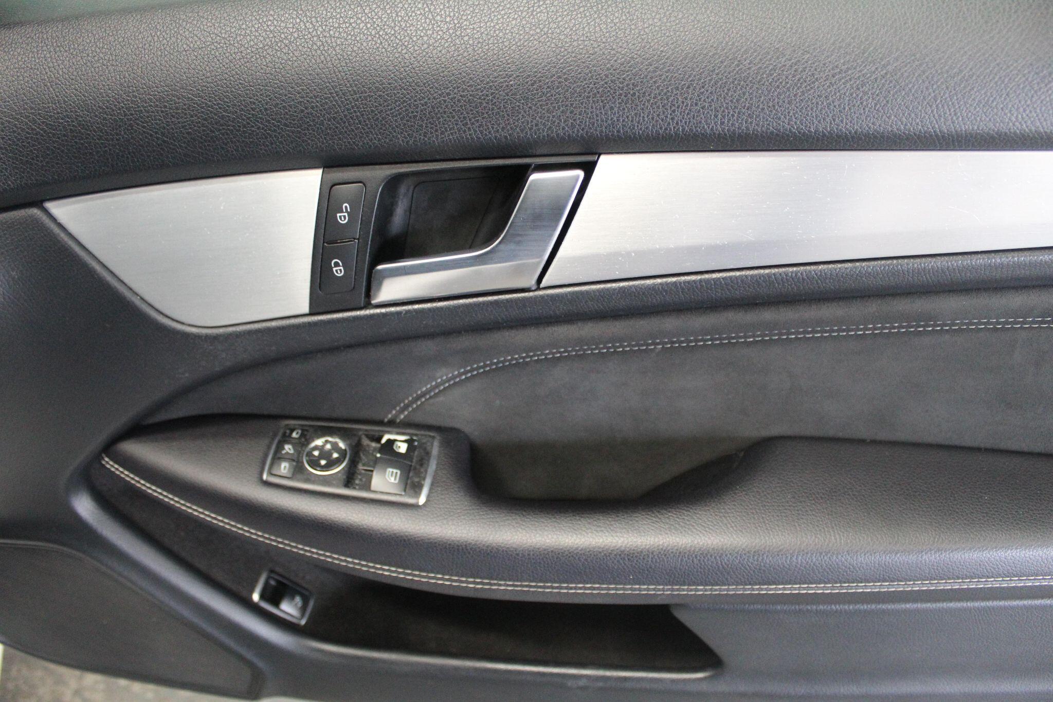 Mercedes-Benz C-Class view 44